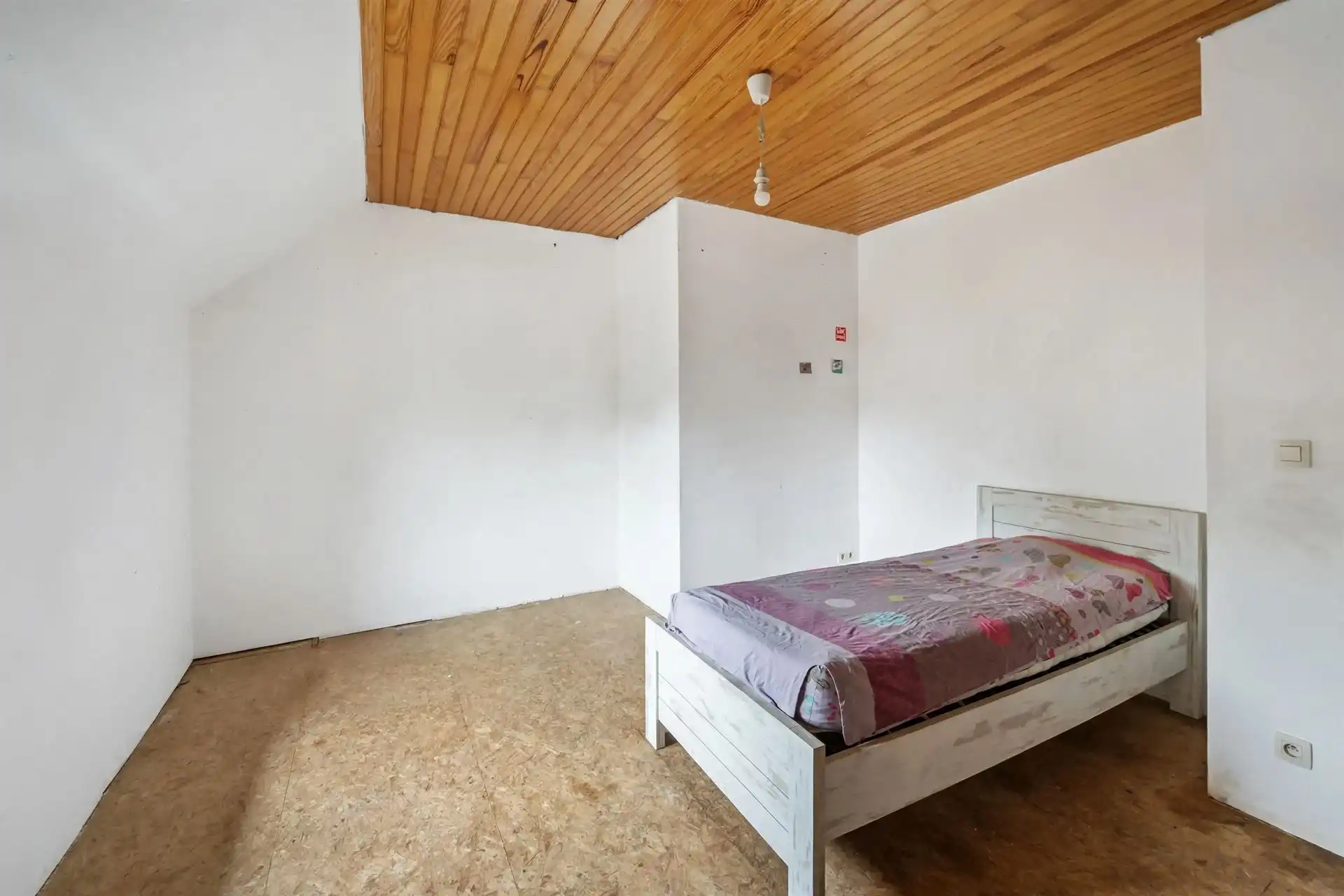 Grote woning met koer en 5 slk.  foto 15