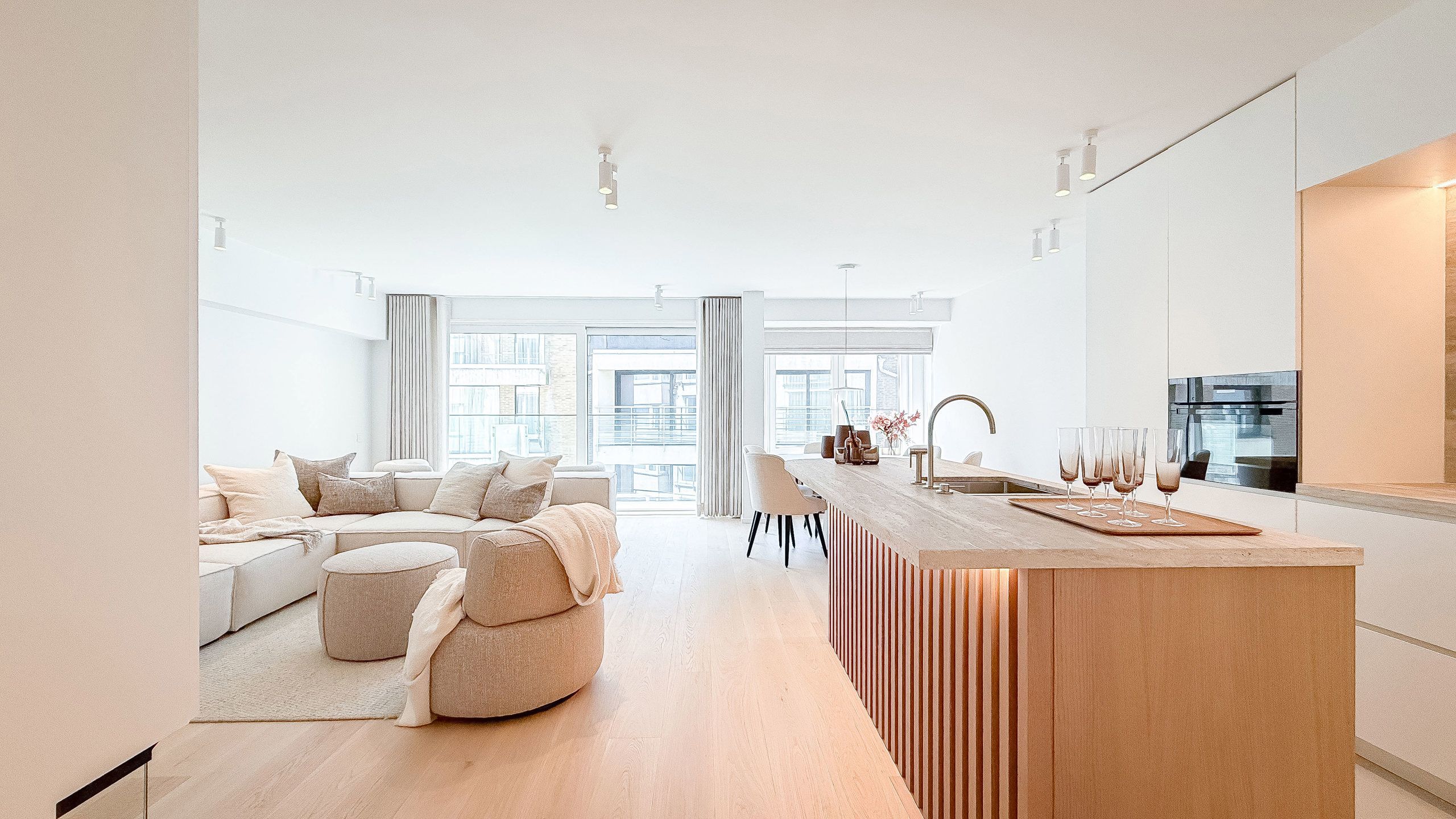 Volledig gerenoveerd appartement / Gemeubileerd / met garage foto 3