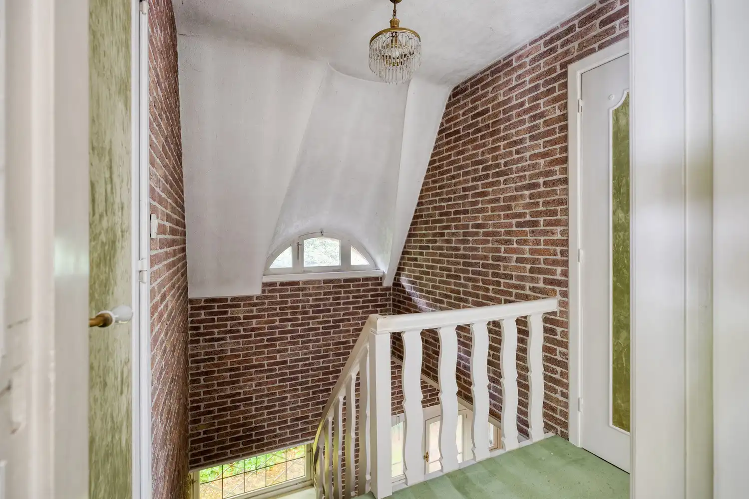 Charmante te renoveren cottagewoning met 3 slaapkamers en garage op 678m2! foto 16
