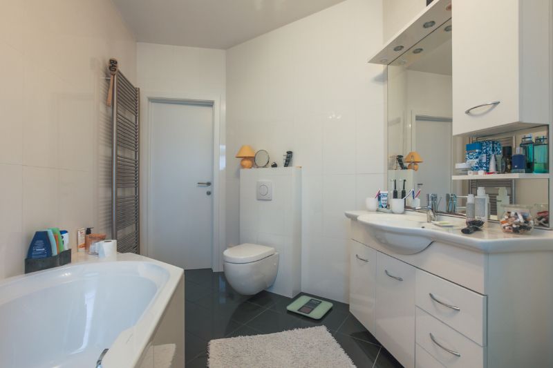 Prachtig Art-Deco-burgerhuis, met 3 slaapkamers, bureau, garage, tuin....(vloerverwarming, zonneboiler,elektr. goedgekeurd...) foto 17