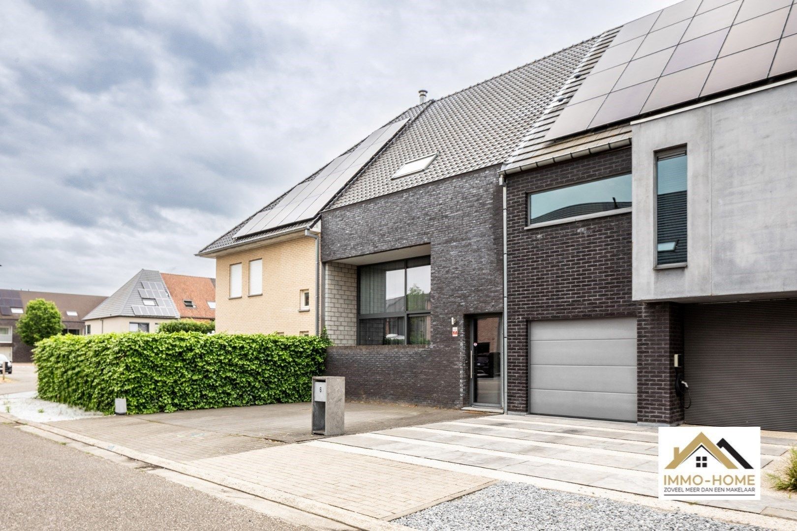 Moderne, strakke woning met mogelijk 3de Slaapkamer!  foto {{pictureIndex}}