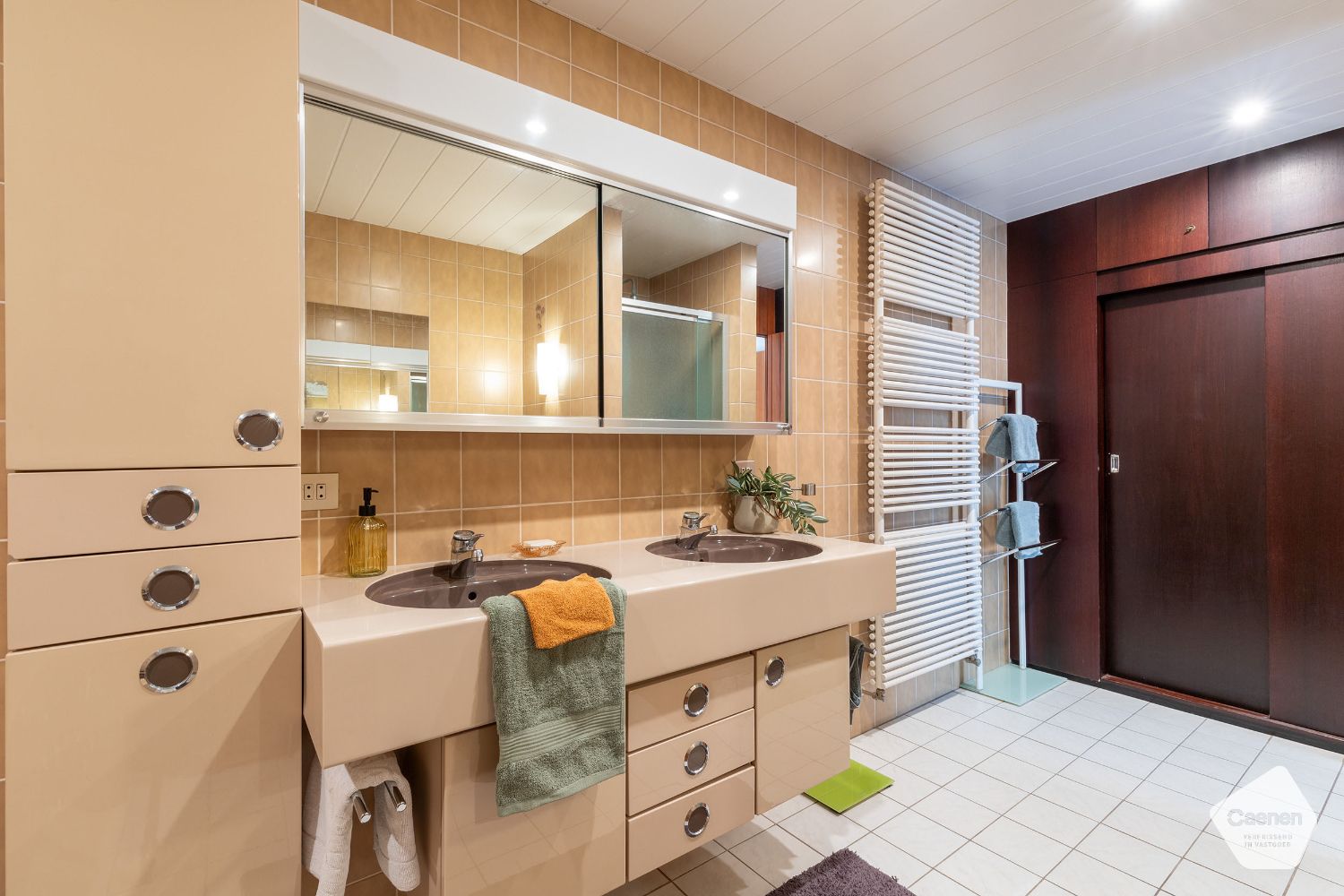 UNIEKE & LUCHTIGE ALLEENSTAANDE WONING met 4 SLAAPKAMERS ,RUIME GARAGE en TUIN foto 14
