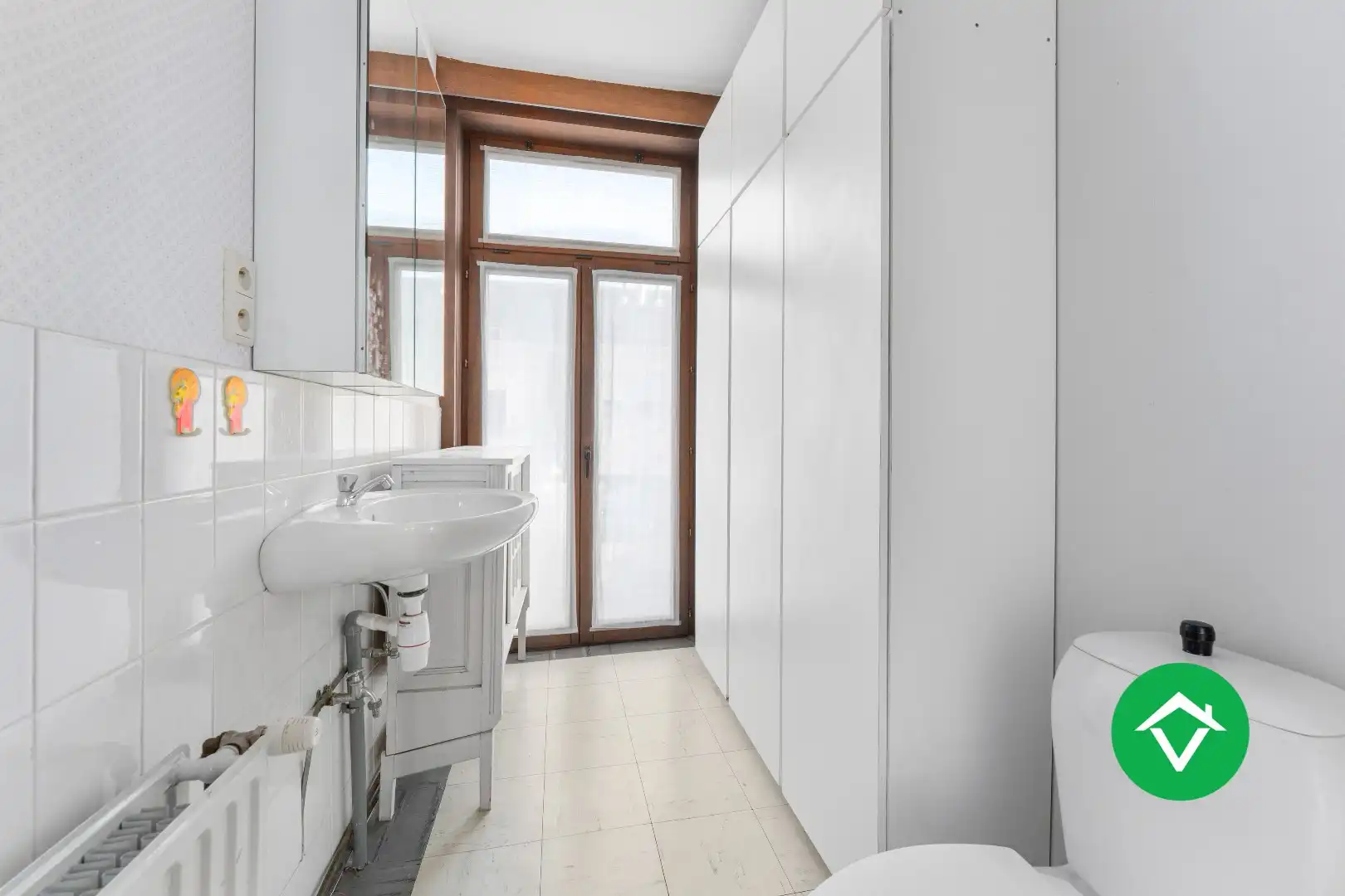 Ruim herenhuis met 4 slaapkamers en aparte garagebox in centrum Gistel foto 24