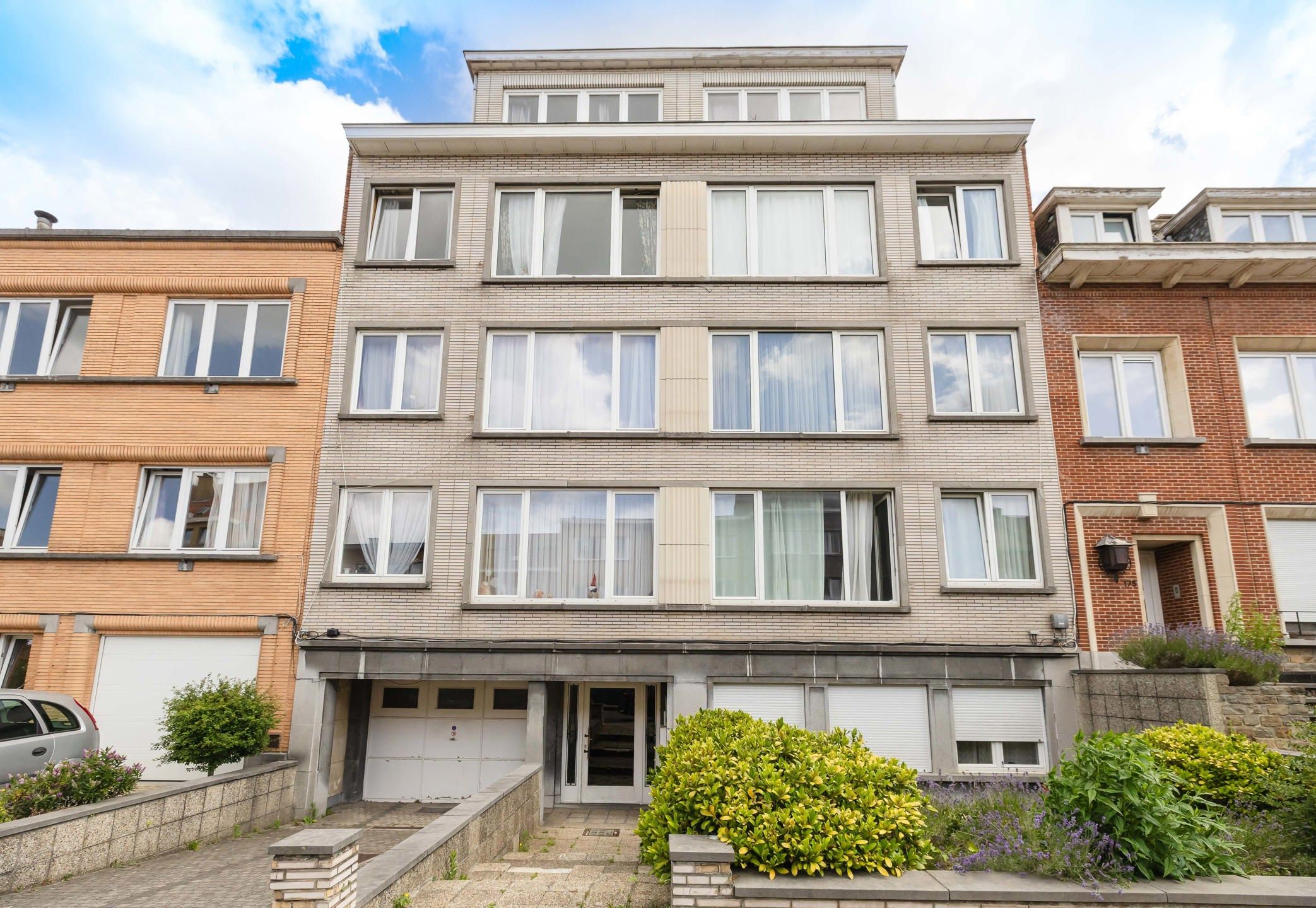 Appartement 2 slaapkamers van ± 78 m² volledig te renoveren foto {{pictureIndex}}