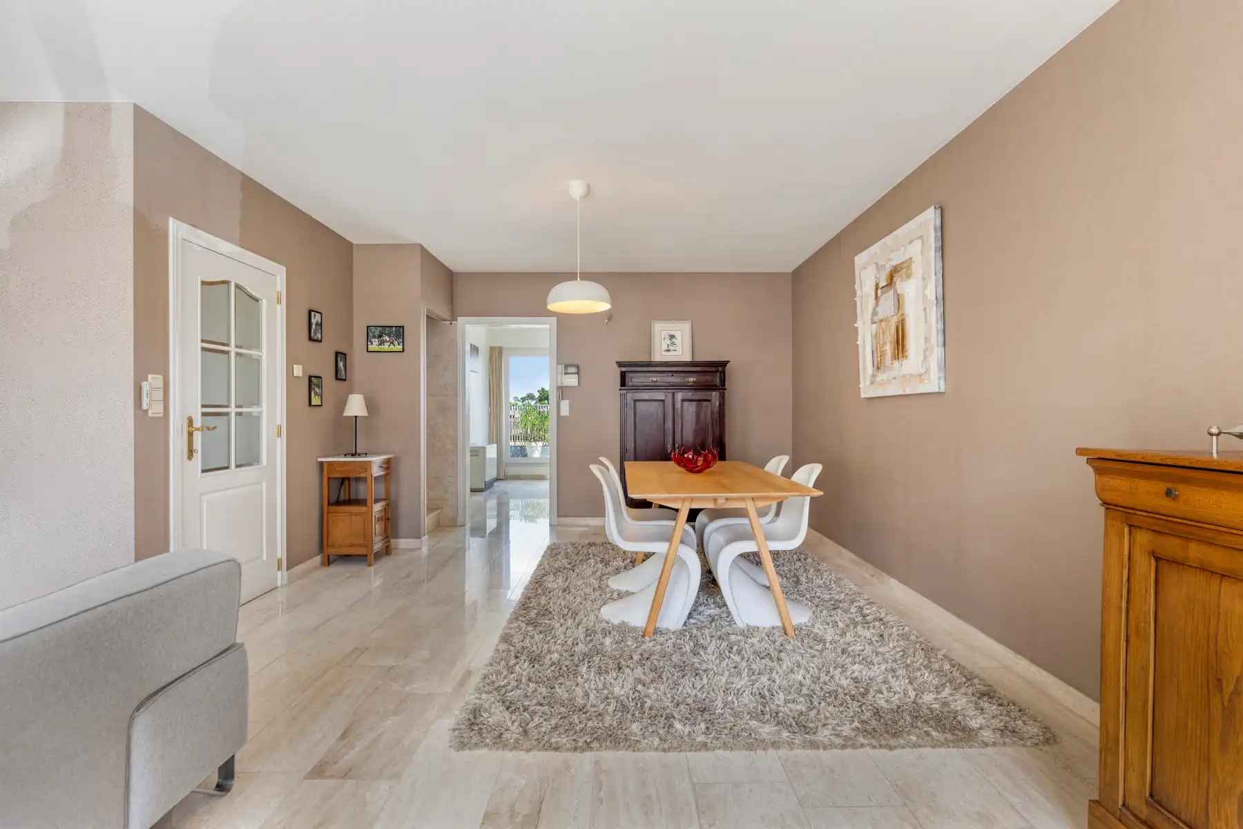 Ruim, centraal gelegen appartement met 3 slaapkamers foto 3