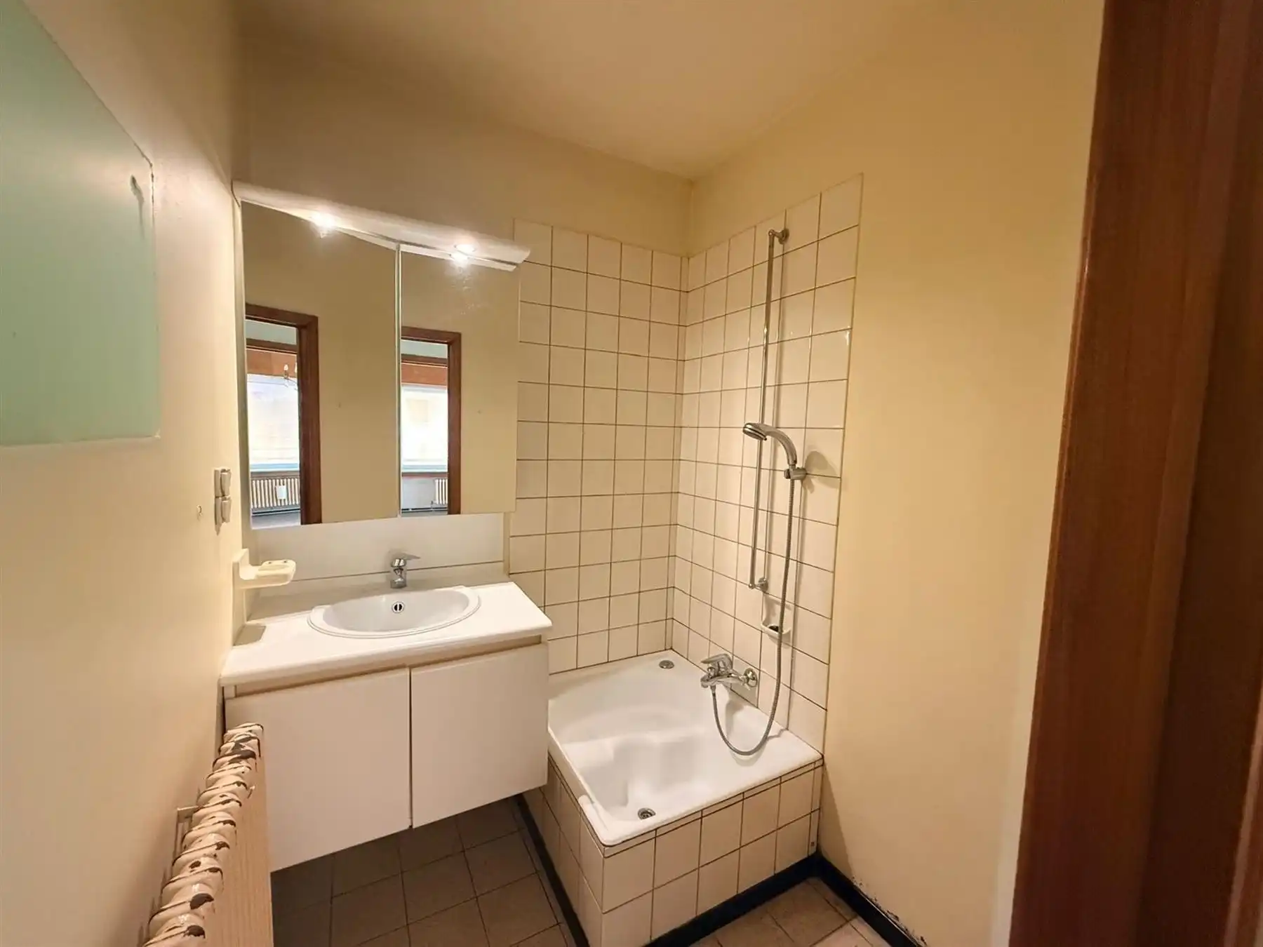 RESIDENTIEEL GELEGEN, TE RENOVEREN WONING  foto 10