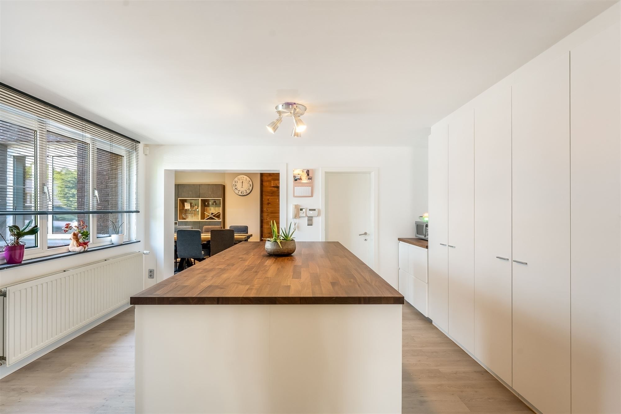 ZEER GOED GELEGEN, RUIME WONING  MET PRAKTIJKRUIMTE EN MOGELIJKHEID TOT 4 SLAAPKAMERS TE ZONHOVEN foto 11