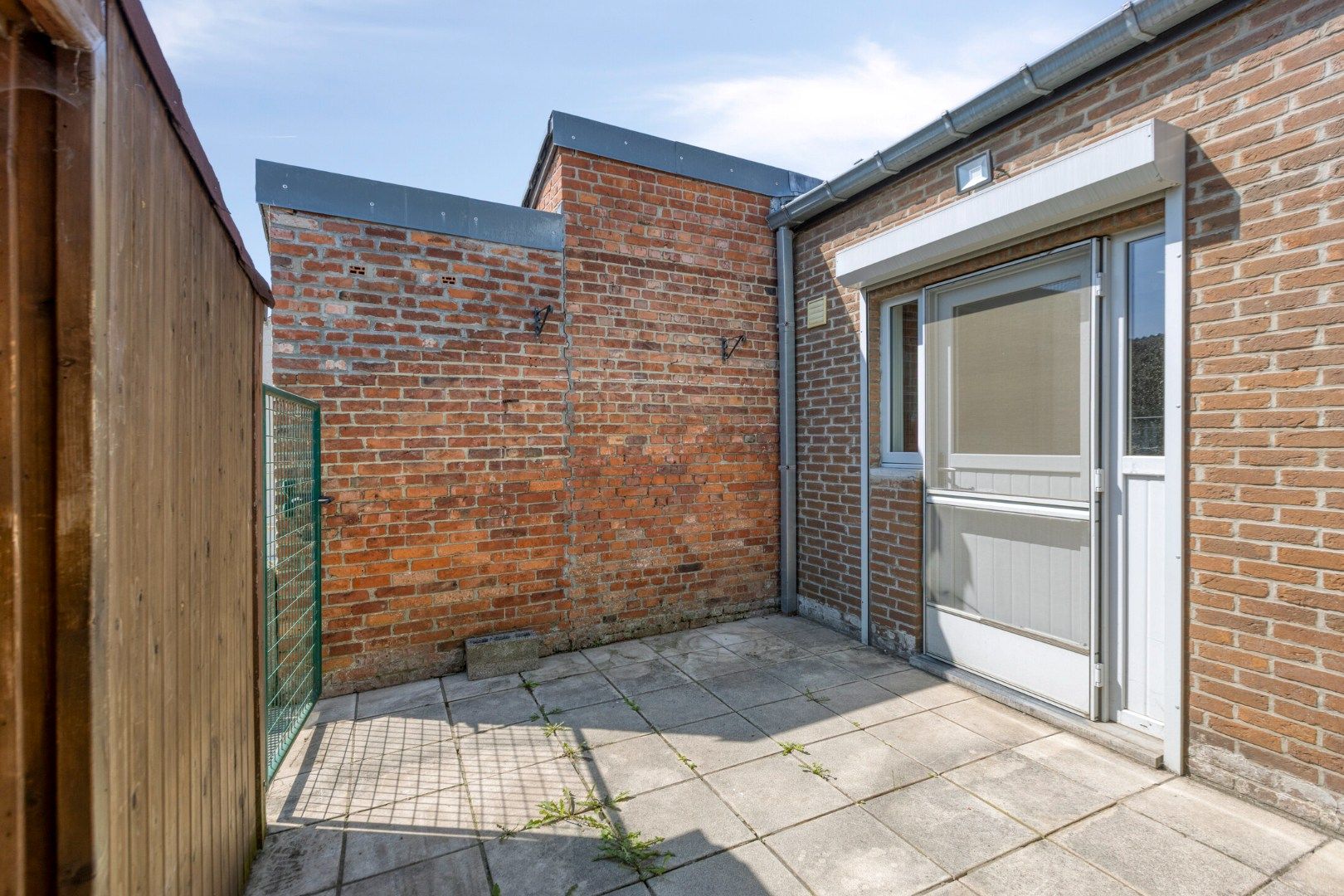 Gezellig ingerichte woning met hobbyruimte en tuin + toegang achterom foto 21