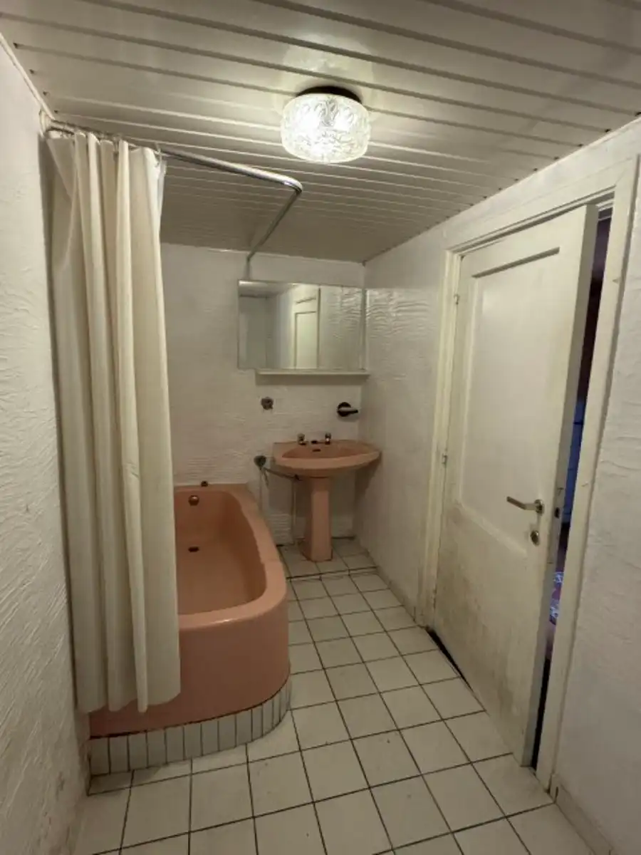 Te renoveren halfopen woning met grote naastliggende tuin foto 10