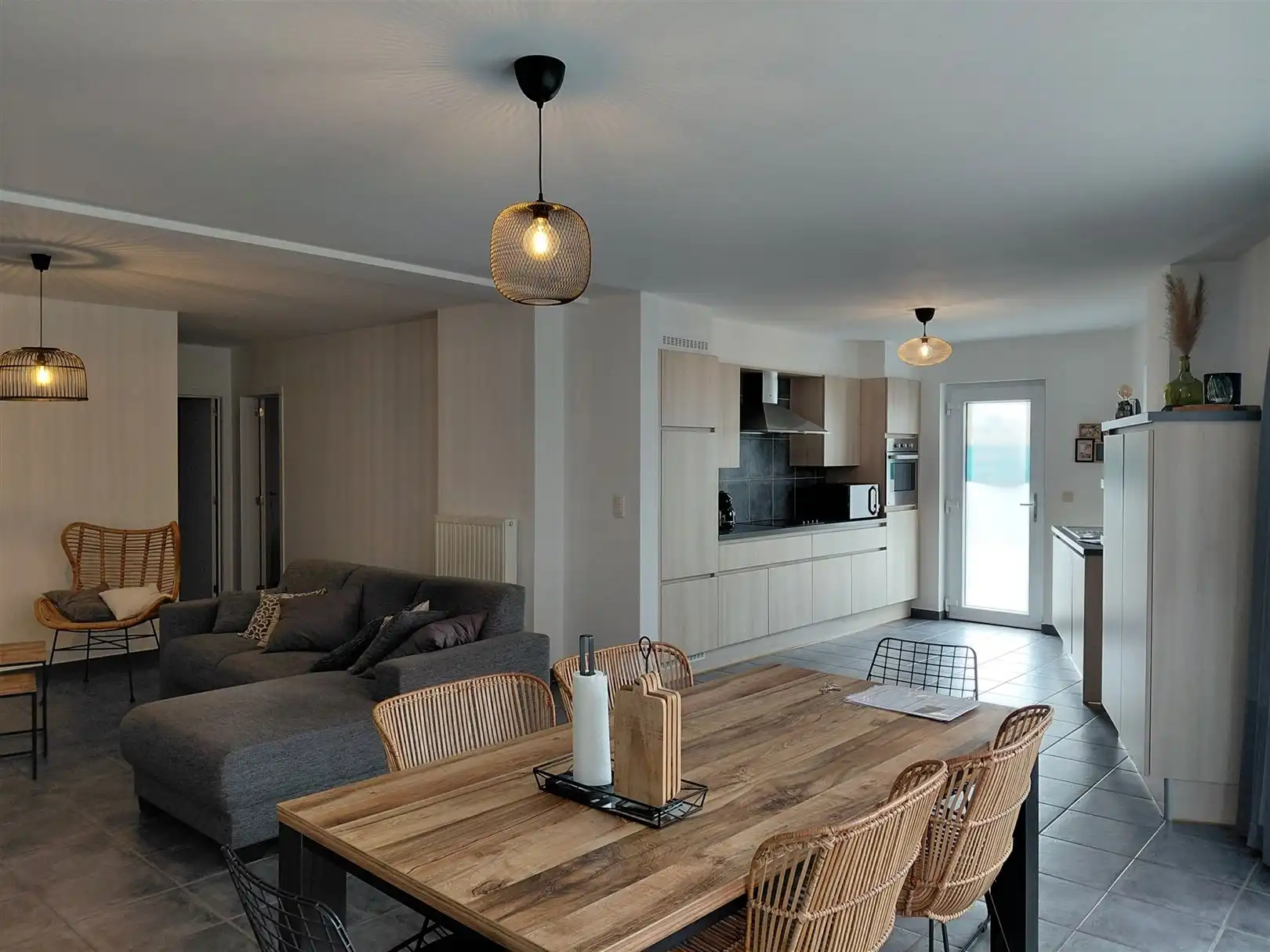 TE HUUR: Appartement met 1 slaapkamer en dressing te Heusden! foto 2