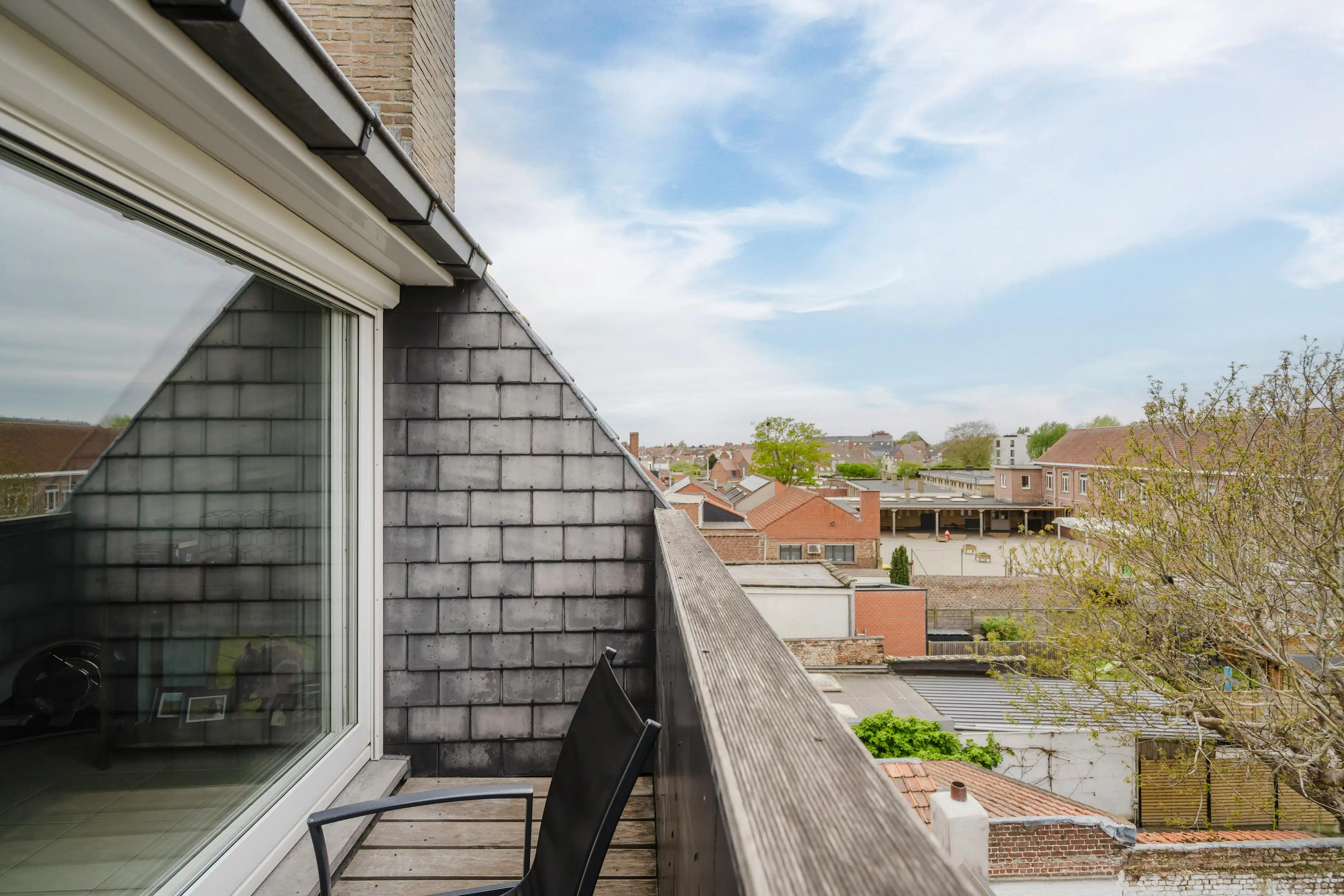 Lichtrijk appartement te koop in hartje Harelbeke! foto 6