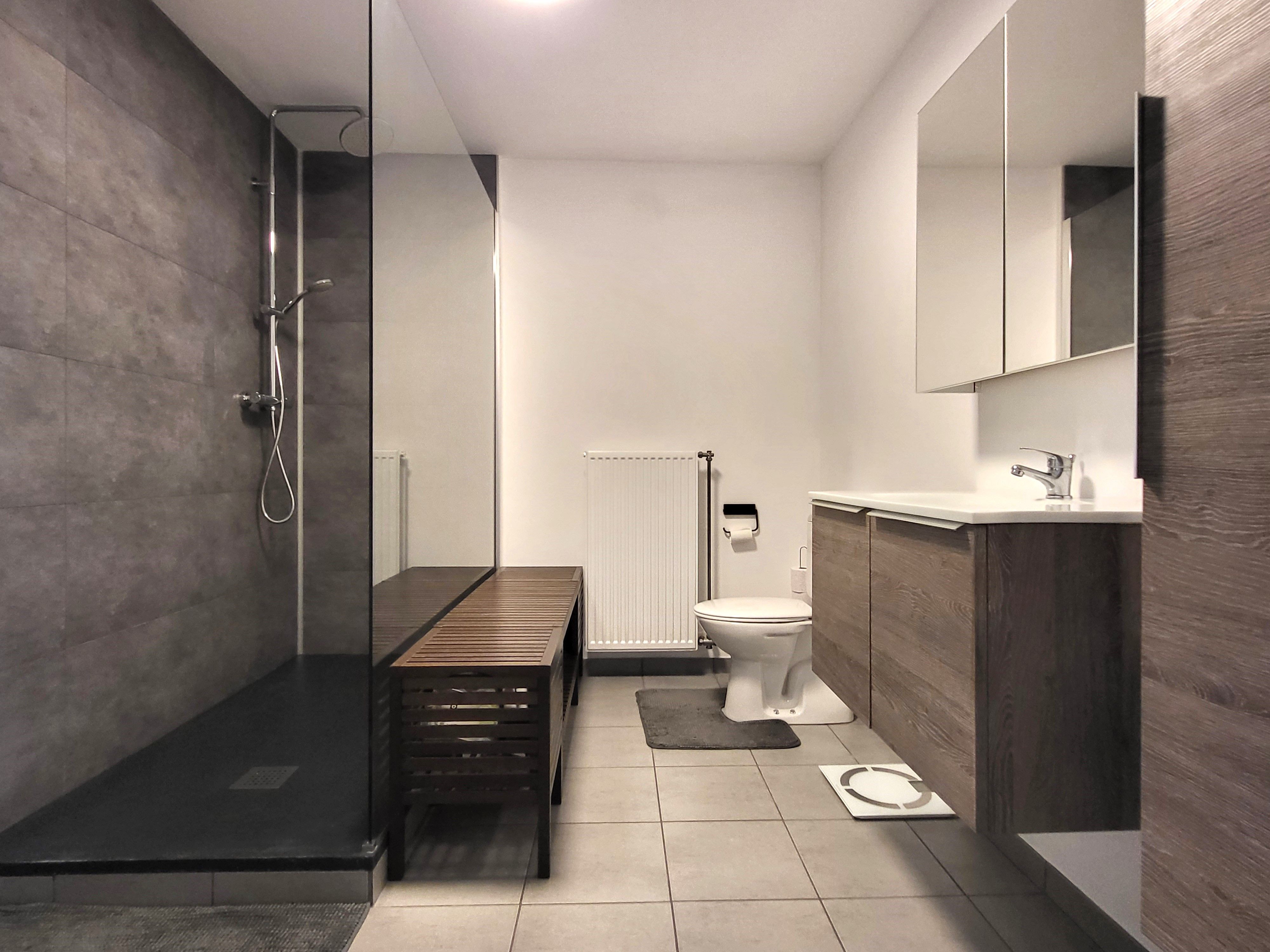 Prachtige nieuwbouwwoning van 2016 hob op 279m² hartje Vlaamse Ardennen met zonnepanelen.  Aanrader!! foto 27