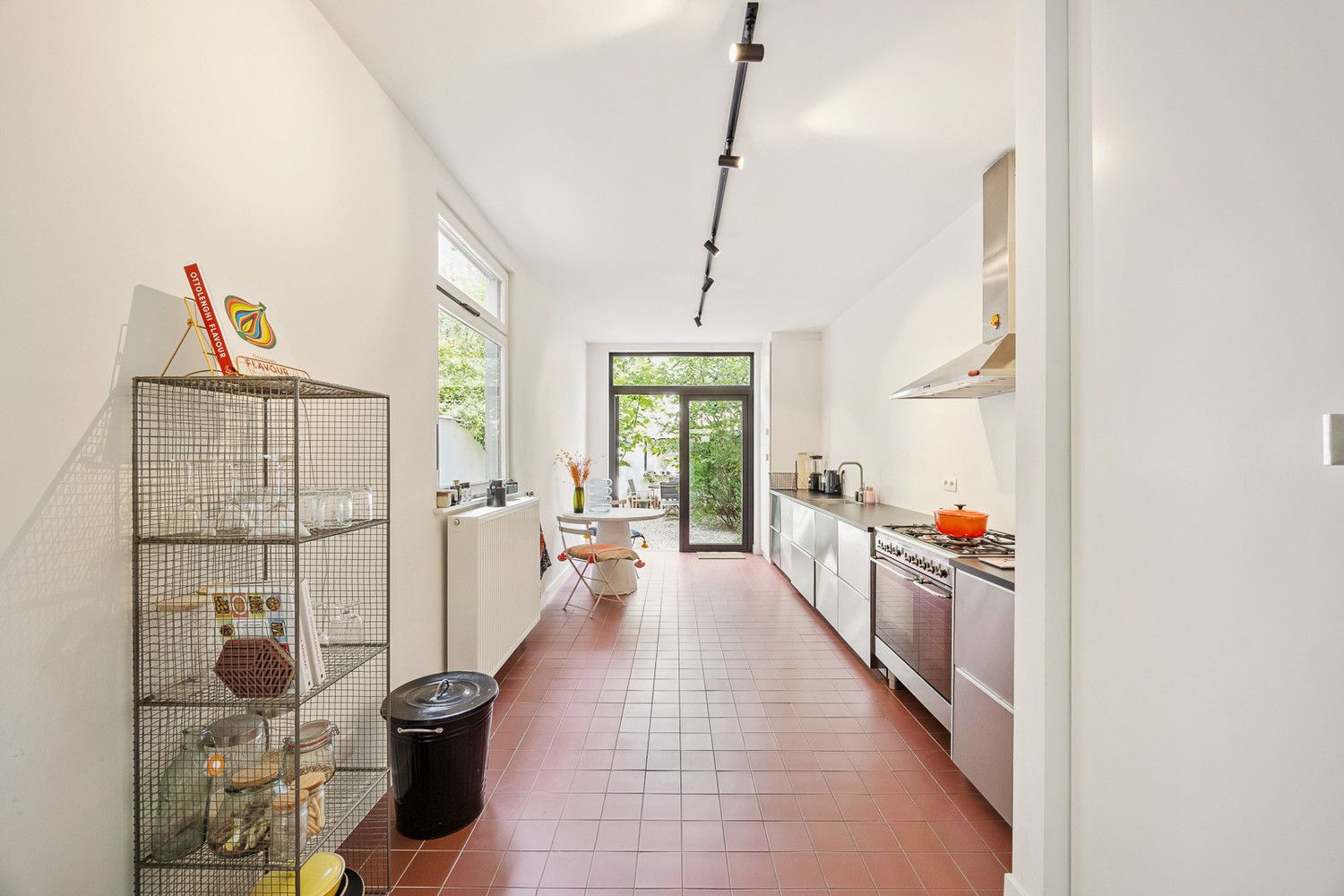 Instapklare en lumineuze herenwoning boordevol charme met aangename stadstuin in de Groenenhoek te Berchem- tot 5 slaapkamers foto 12