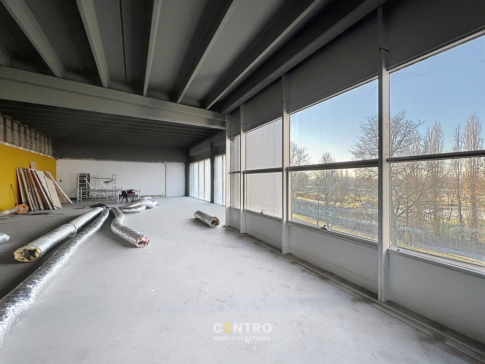 Energiezuinige, vernieuwde SERVICED kantoorruimte met mogelijkheid om een MAGAZIJN (215m²) bij te huren op Ieper Business Park! foto 12