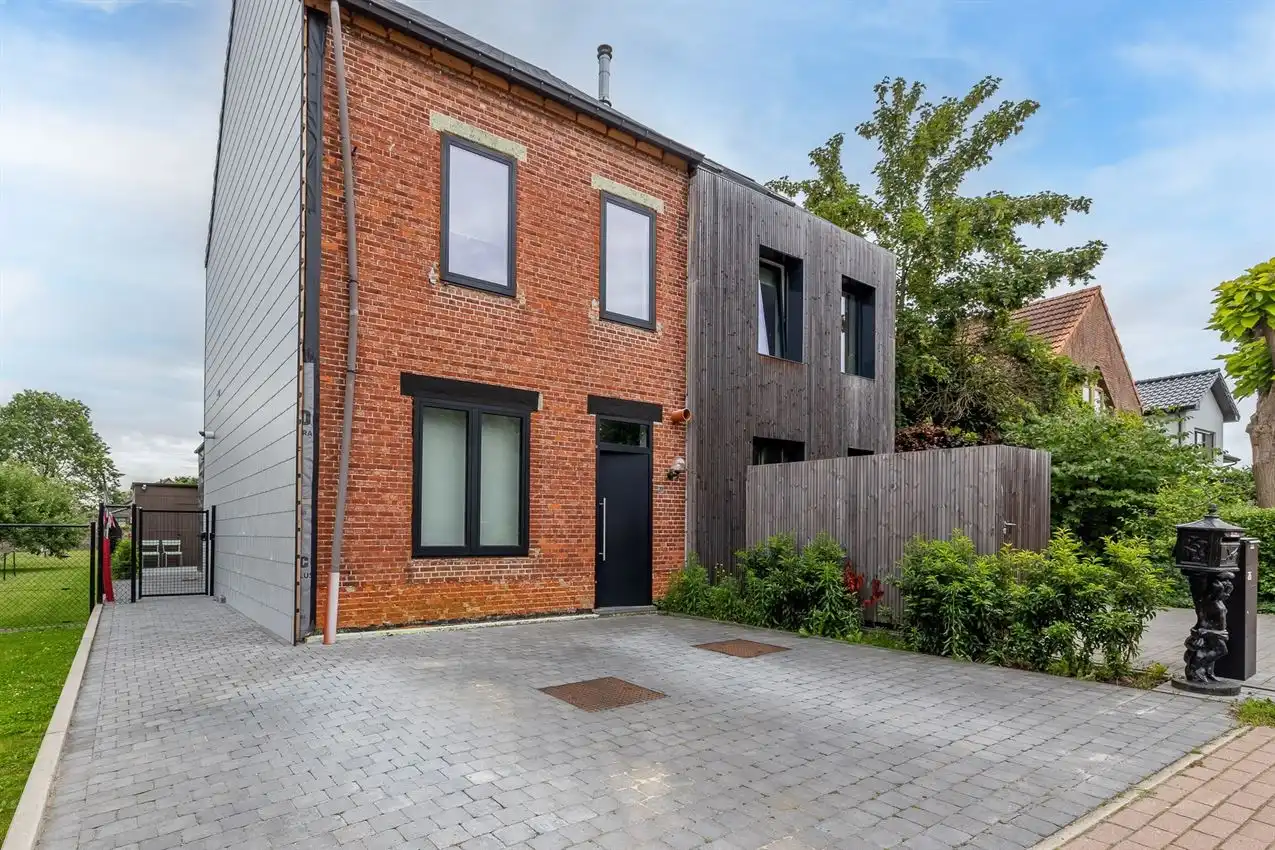 Prachtig, volledig vernieuwde woning met 3 slpk. foto 32