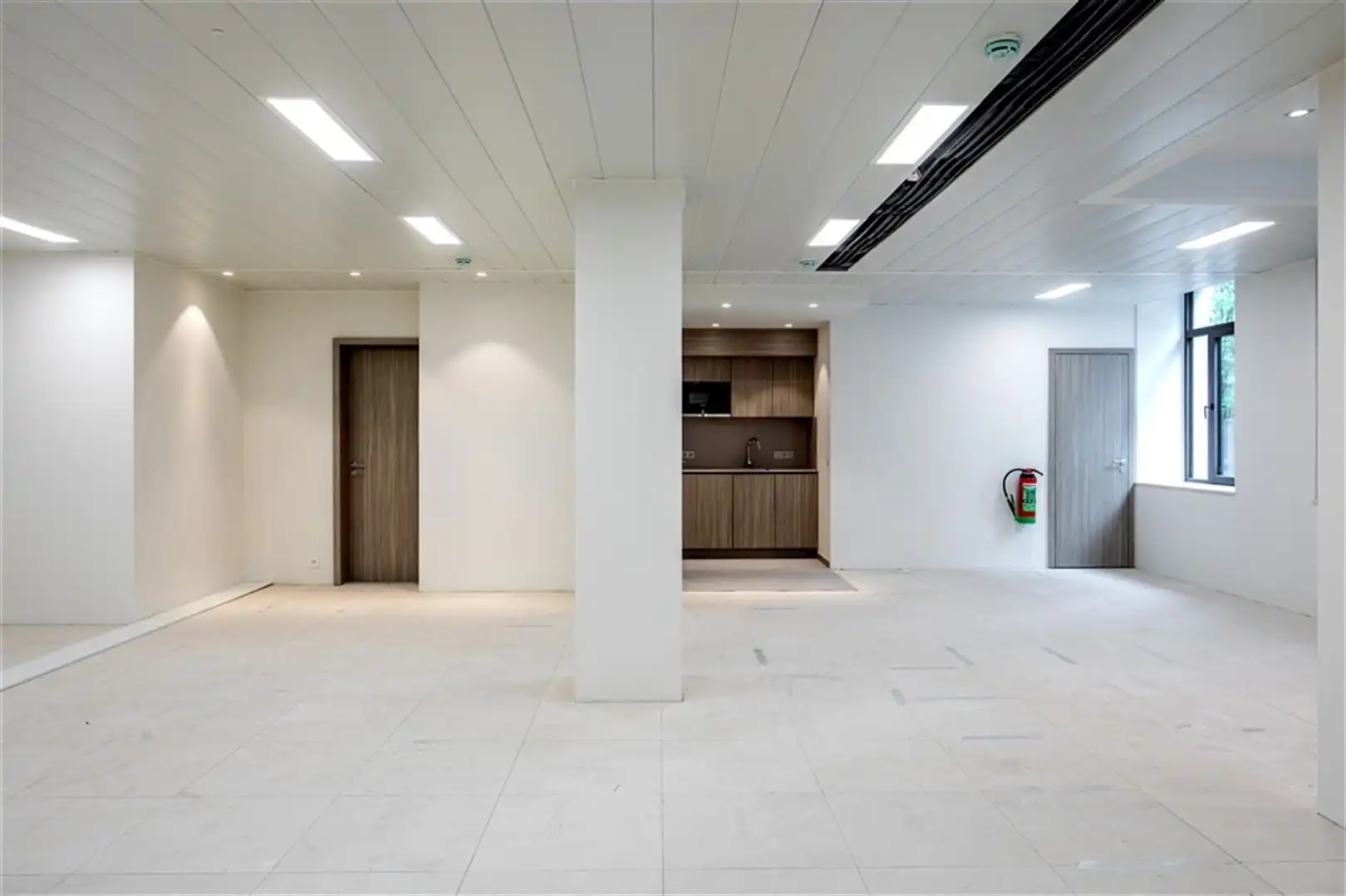 LUCIA: kantoren te huur 132m² foto 9