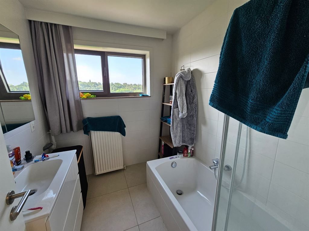 Goedgelegen en volledig vernieuwd appartement foto 12