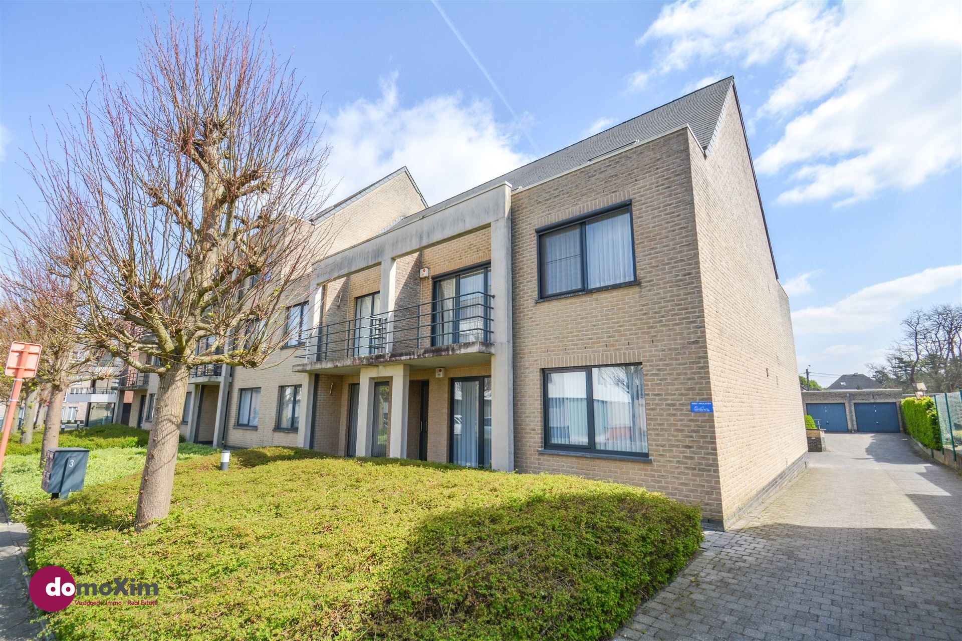 Ruim duplex appartement met 2 slaapkamers in het centrum van Bonheiden foto {{pictureIndex}}