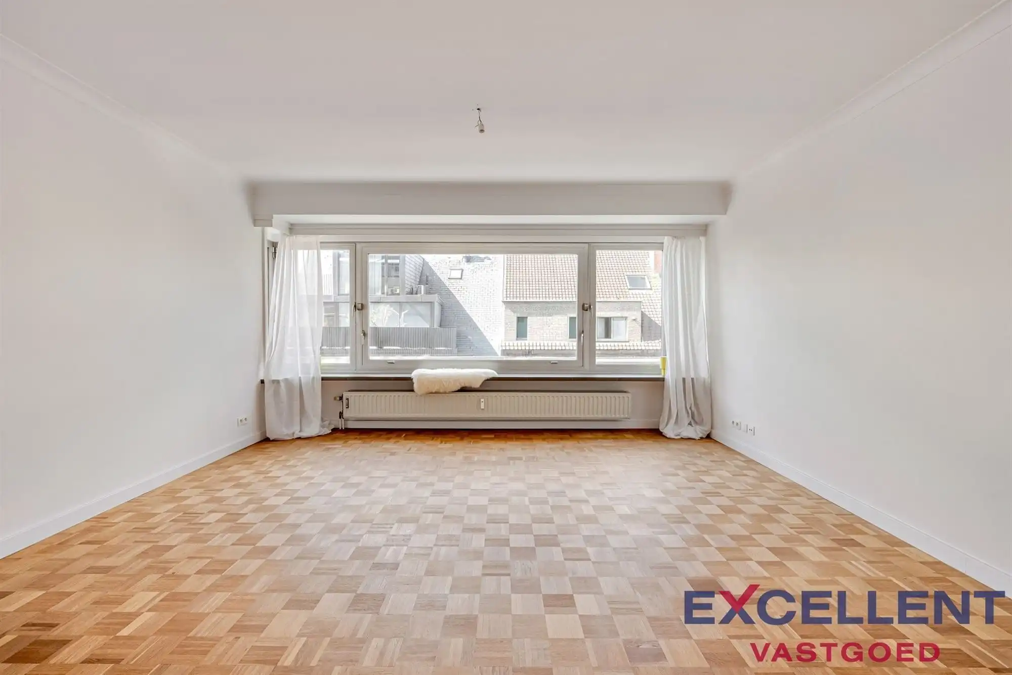 Prachtig gerenoveerd appartement centrum Deinze te koop foto {{pictureIndex}}