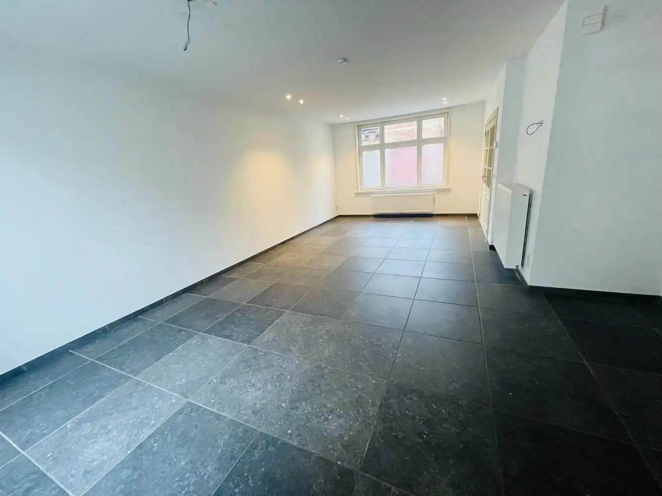 Brugge centrum, Instapklaar degelijk gerenoveerd energiezuinig  lichtrijk woonhuis  met 3 slaapkamers en koer foto 2