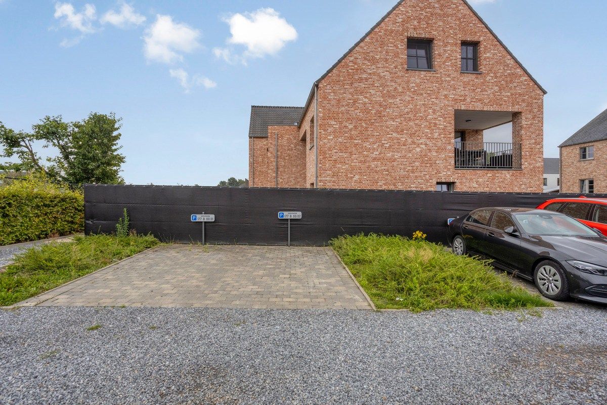 Gelijkvloers appartement met tuin en parkeerplaats foto 23
