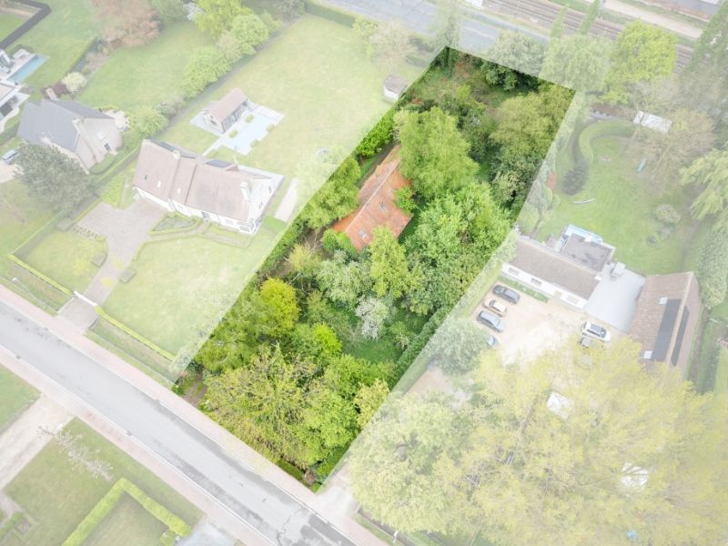 Eigendom 2563m² grondopp - 27m straatbreedte !!! foto 2