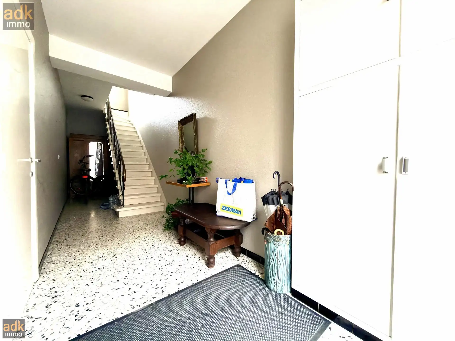 Instapklaar 2-slaapkamerappartement met dubbele GARAGE en berging. foto 4