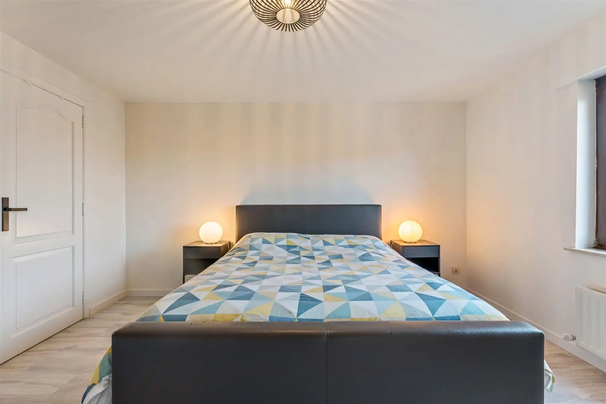 MOOI GERENOVEERDE WONING MET 4 SLAAPKAMERS OP RUSTIGE LIGGING VLAKBIJ KOERSEL CENTRUM foto 12