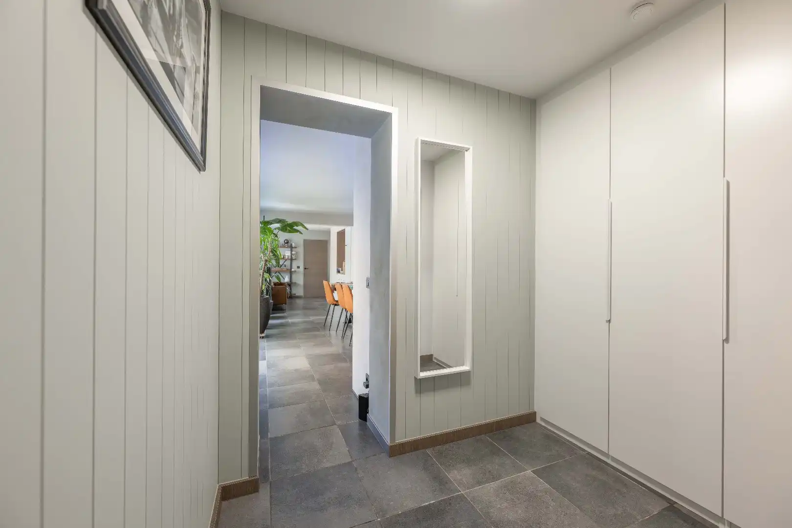 VERRASSEND RUIME, INSTAPKLARE WONING MET 2 GARAGES TE PITTEM foto 6