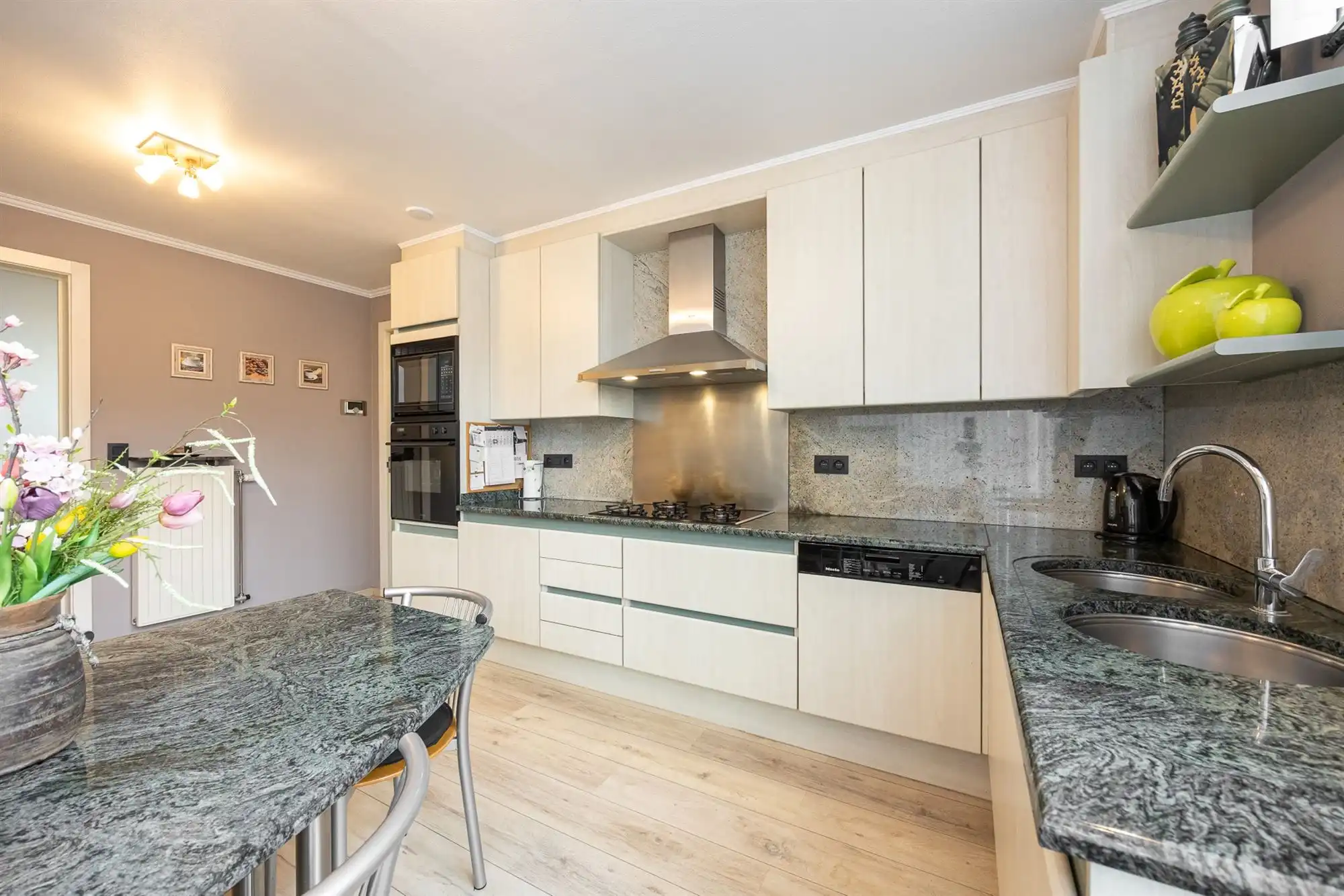 Instapklare woning met 4 slaapkamers en garage foto 6