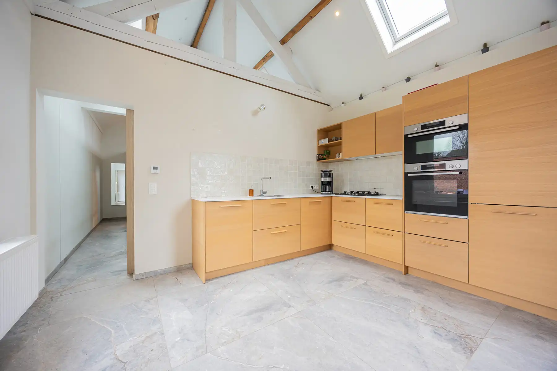 Ruime gezinswoning met tuin en 4 slaapkamers. foto 5