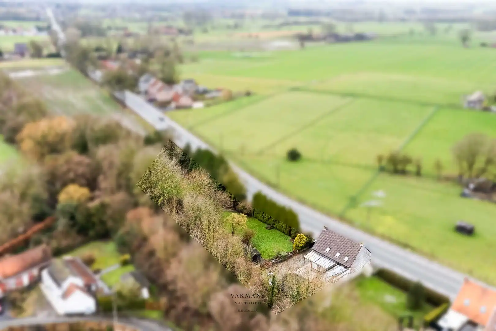 Fermette woning met oprit, dubbele garage en prachtige tuin foto 4