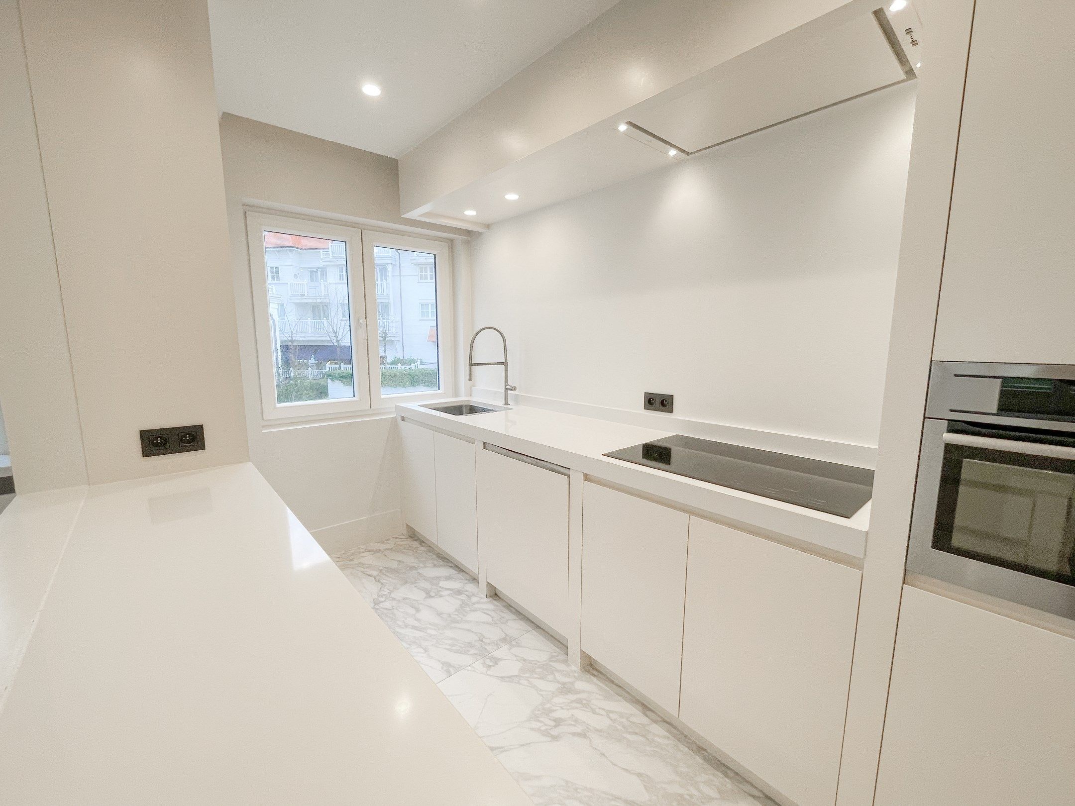 Hoekappartement met een open zicht op de Kustlaan gelegen in een standingvolle villaresidentie. foto 9