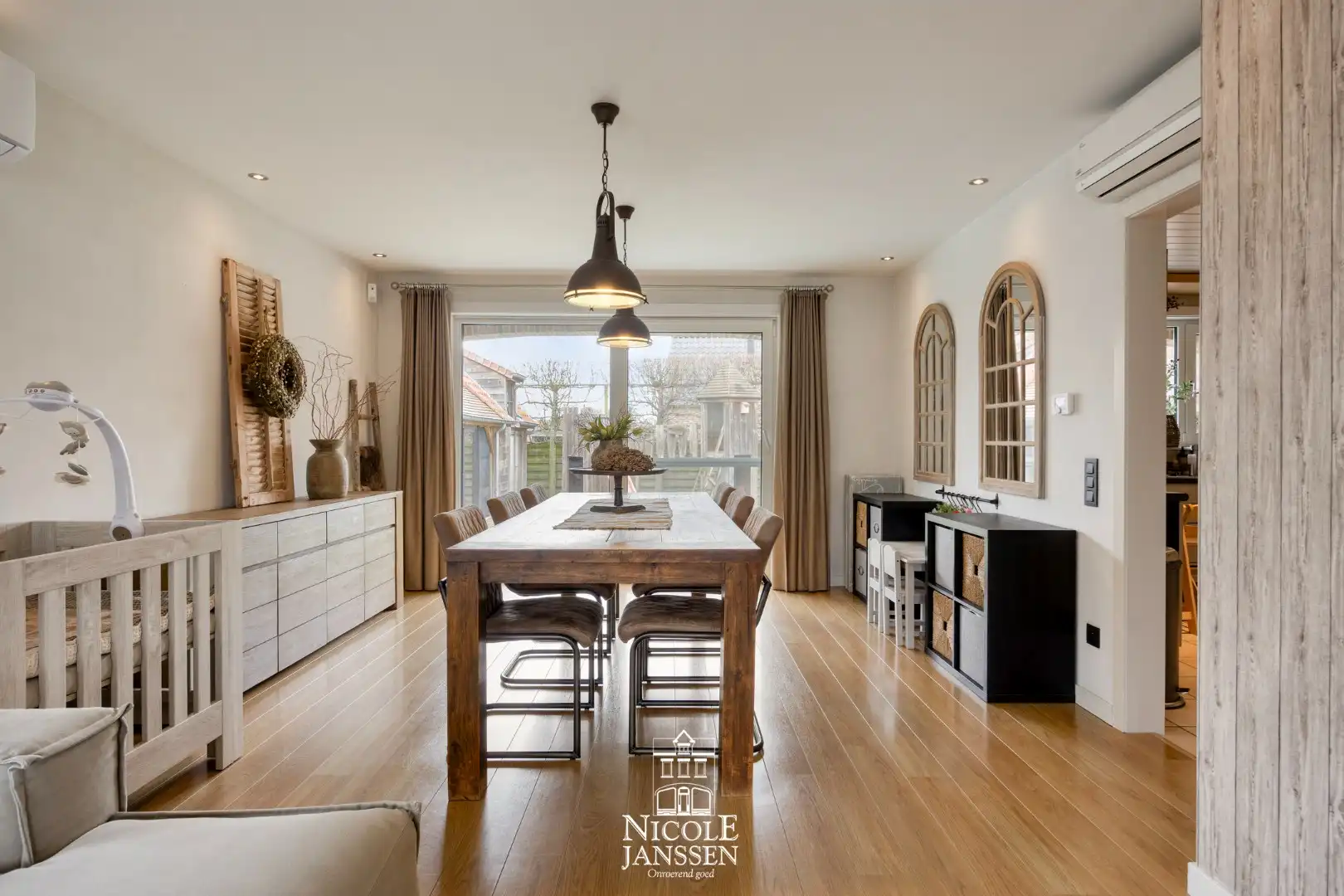 Ruime gezinswoning foto 7