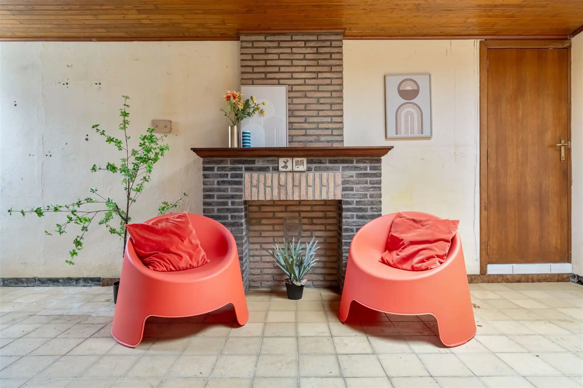 Renovatiewoning met garage en tuin. foto 12