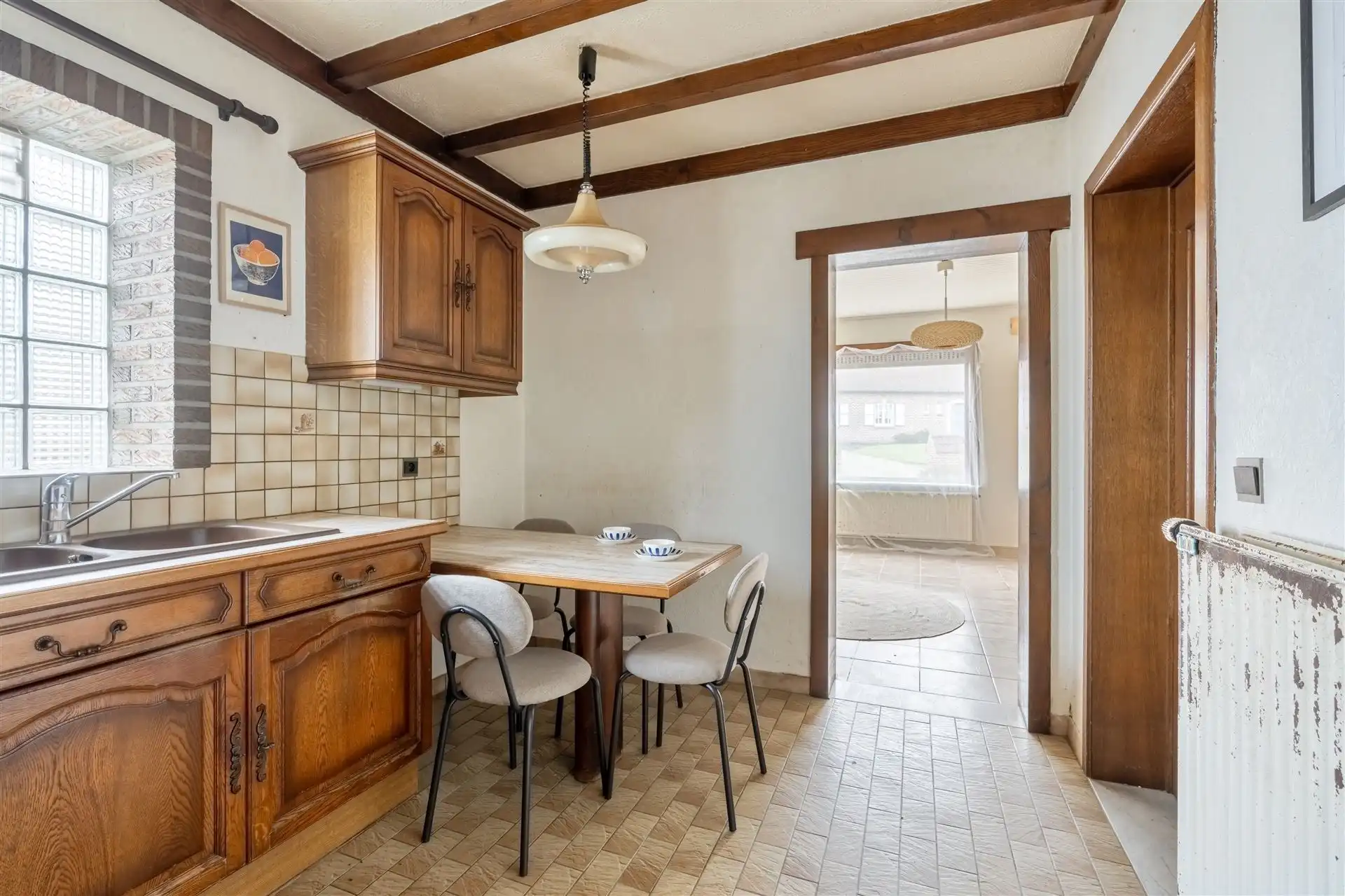 Renovatiewoning met garage en tuin. foto 12