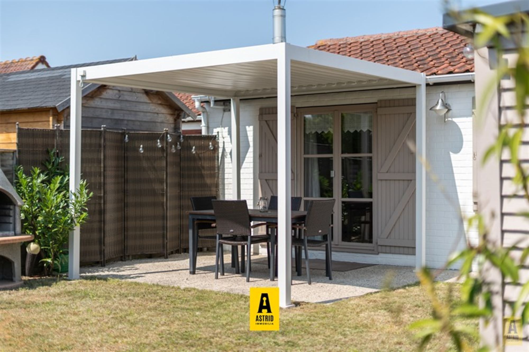 Hoofdfoto van de publicatie: Schitterende vakantiewoning met parking en zonnige tuin!