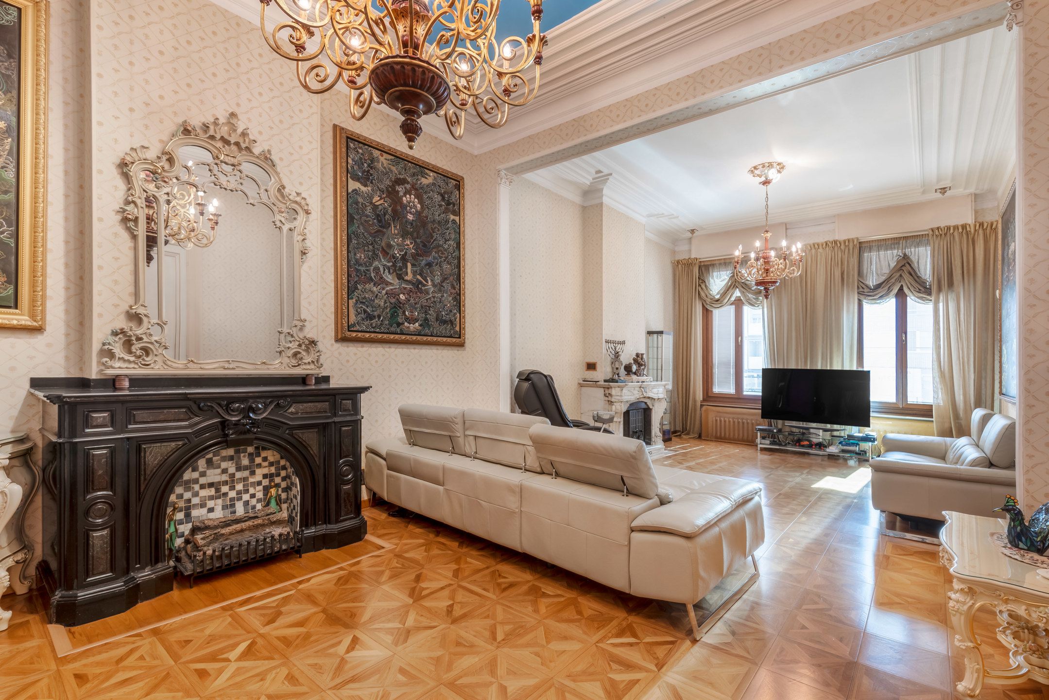 Gerestaureerd zeer ruime luxe herenhuis omgeving stadspark foto {{pictureIndex}}