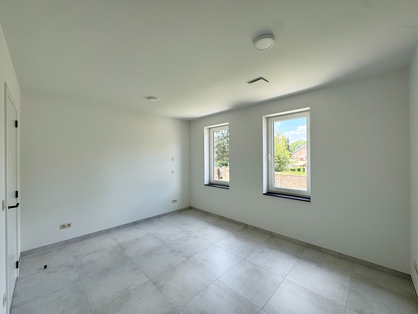 Nieuwbouwwoning met grote tuin en 4 slaapkamers foto 7