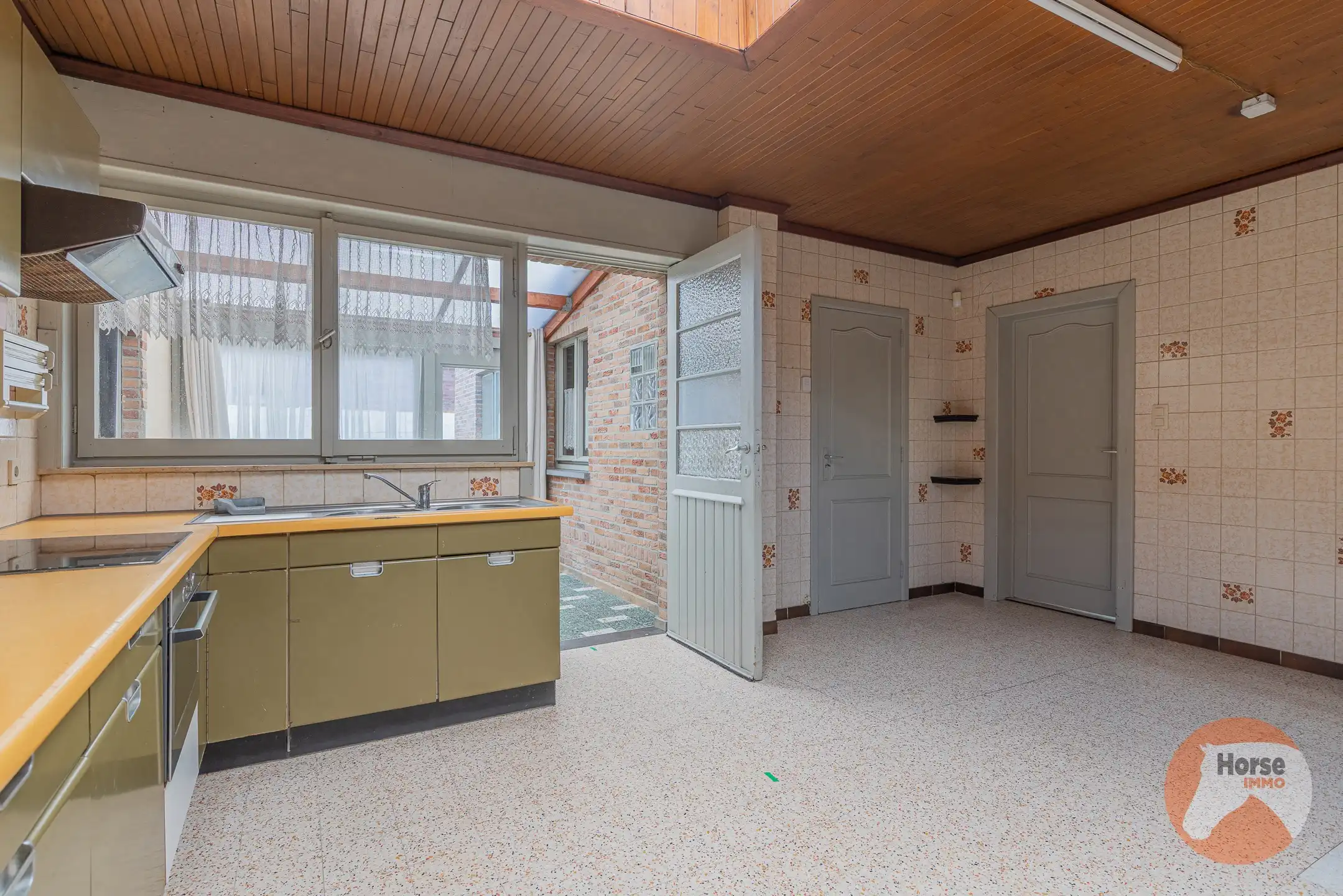 HOFSTADE - Charmante gelegen woning met bijgebouwen en weide foto 8