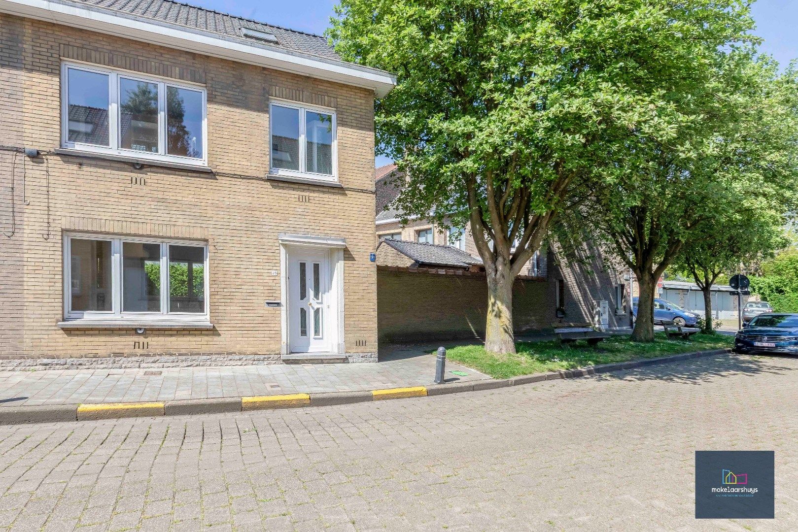 Centraal gelegen halfopen bebouwing met stadskoer foto 25