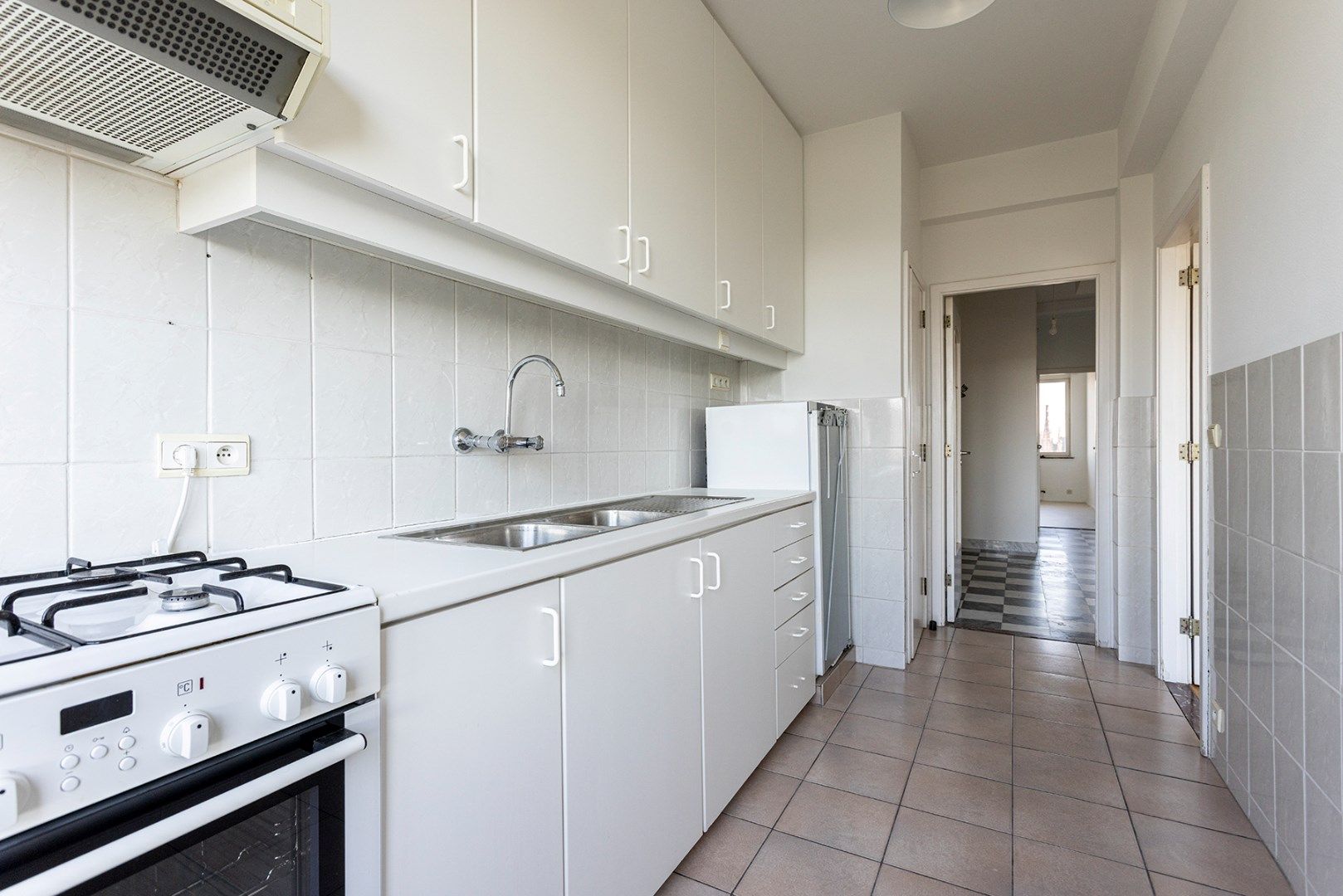 Te renoveren appartement met 2 slpk en terras! foto 4