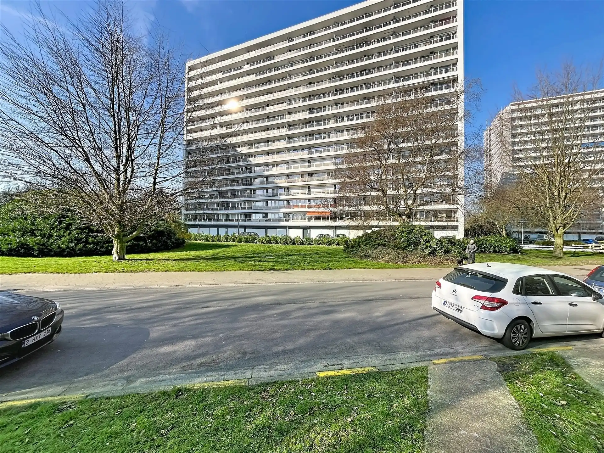 2 slpk-Appartement met terras te Sint-Niklaas foto {{pictureIndex}}