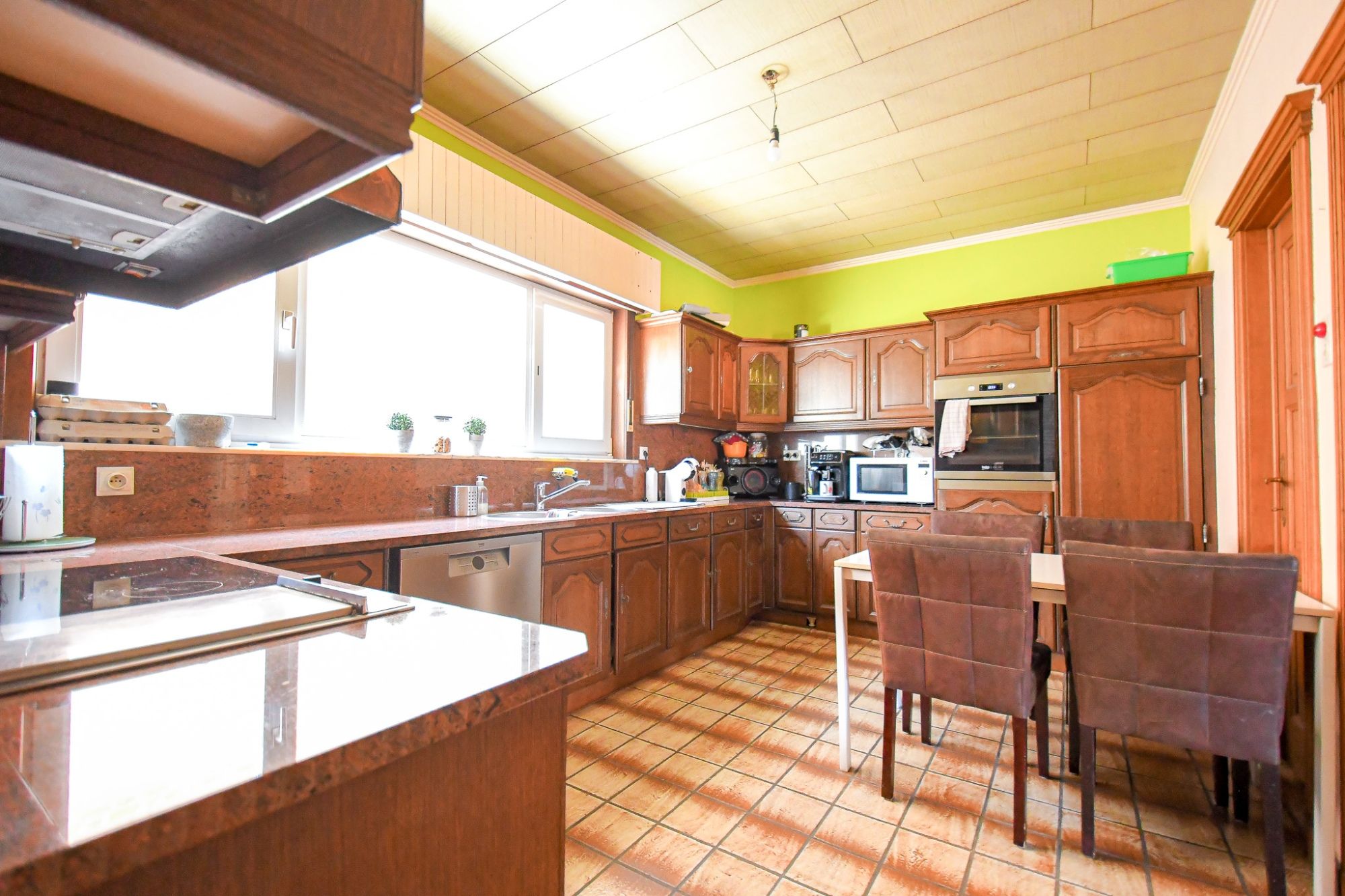 | BEZOEKMOMENT 14/06 van 12u - 14u | STATIGE en ruime woning in het centrum van Oedelem op 1076m² foto 8