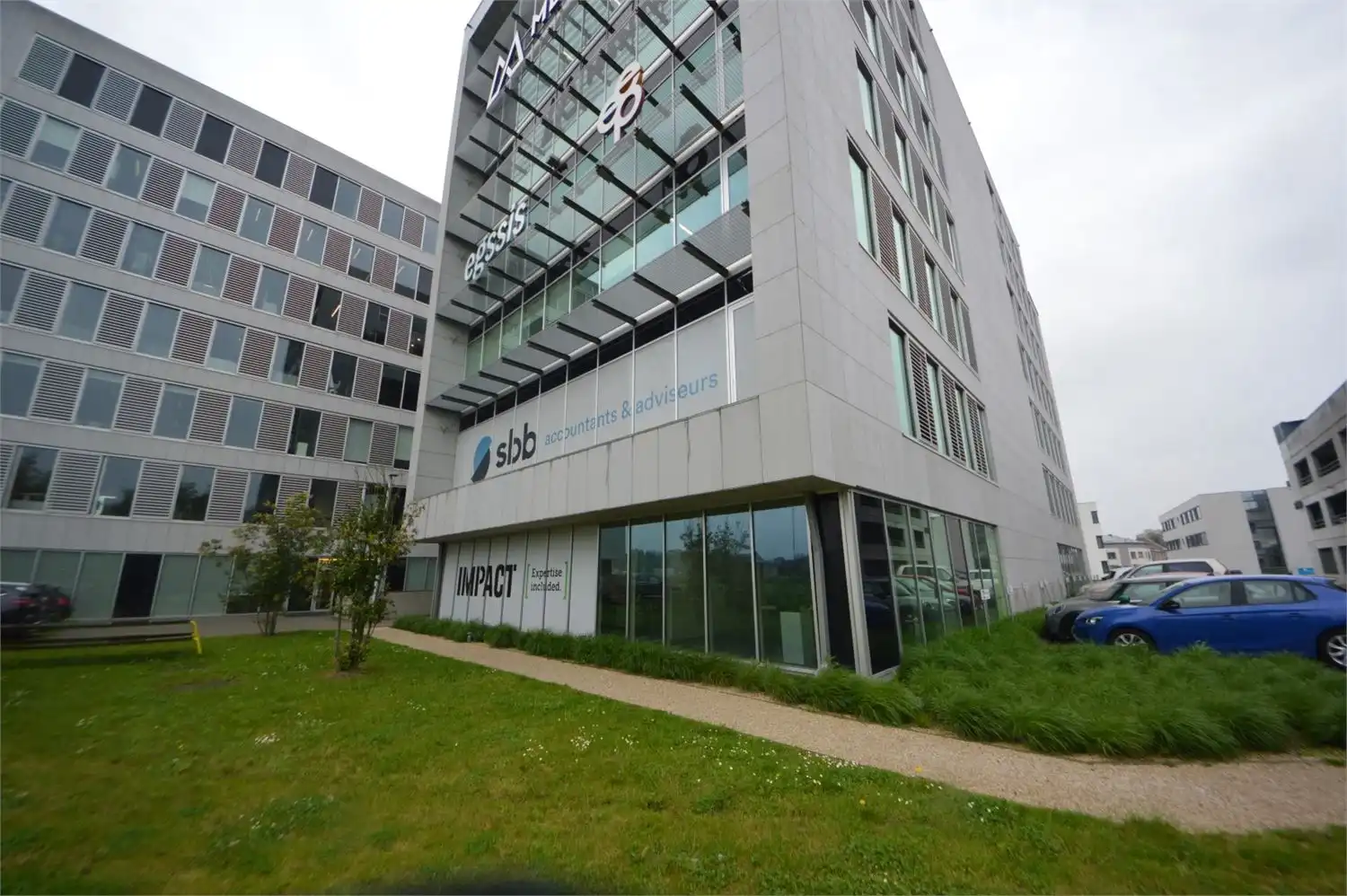 RECENTE KANTOREN INCL. 9 PARKINGS NAAST E40 foto {{pictureIndex}}