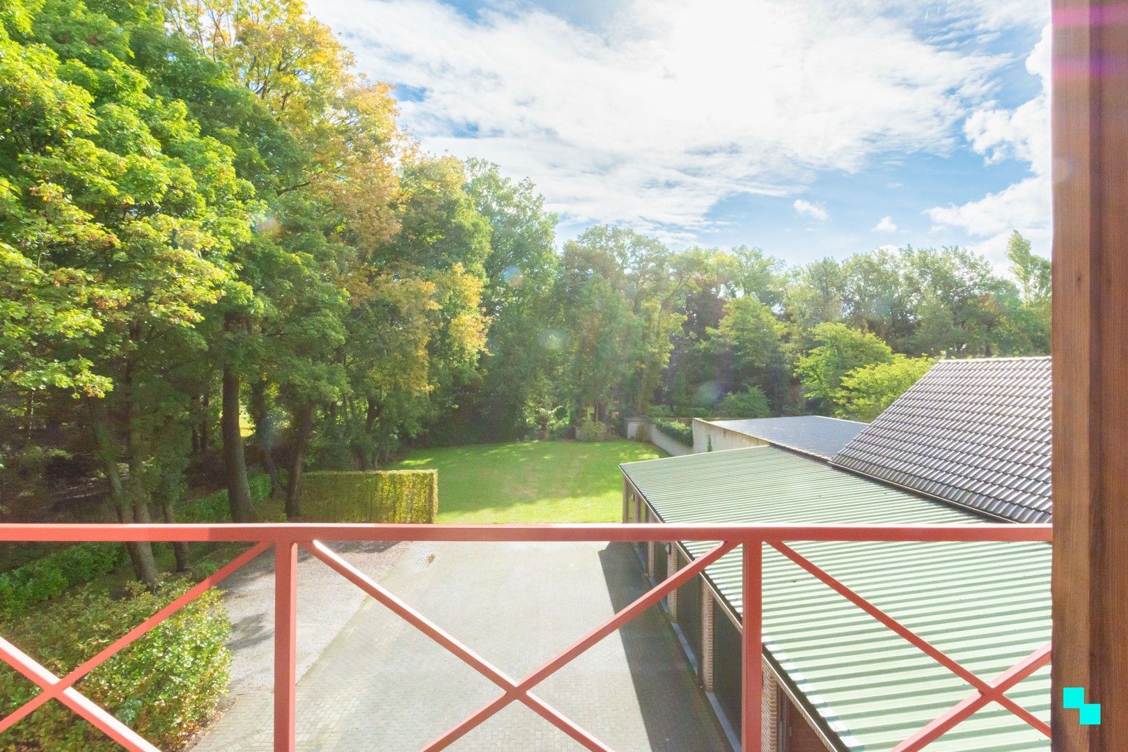 Dakappartement met zonnig terras en tuin foto 4