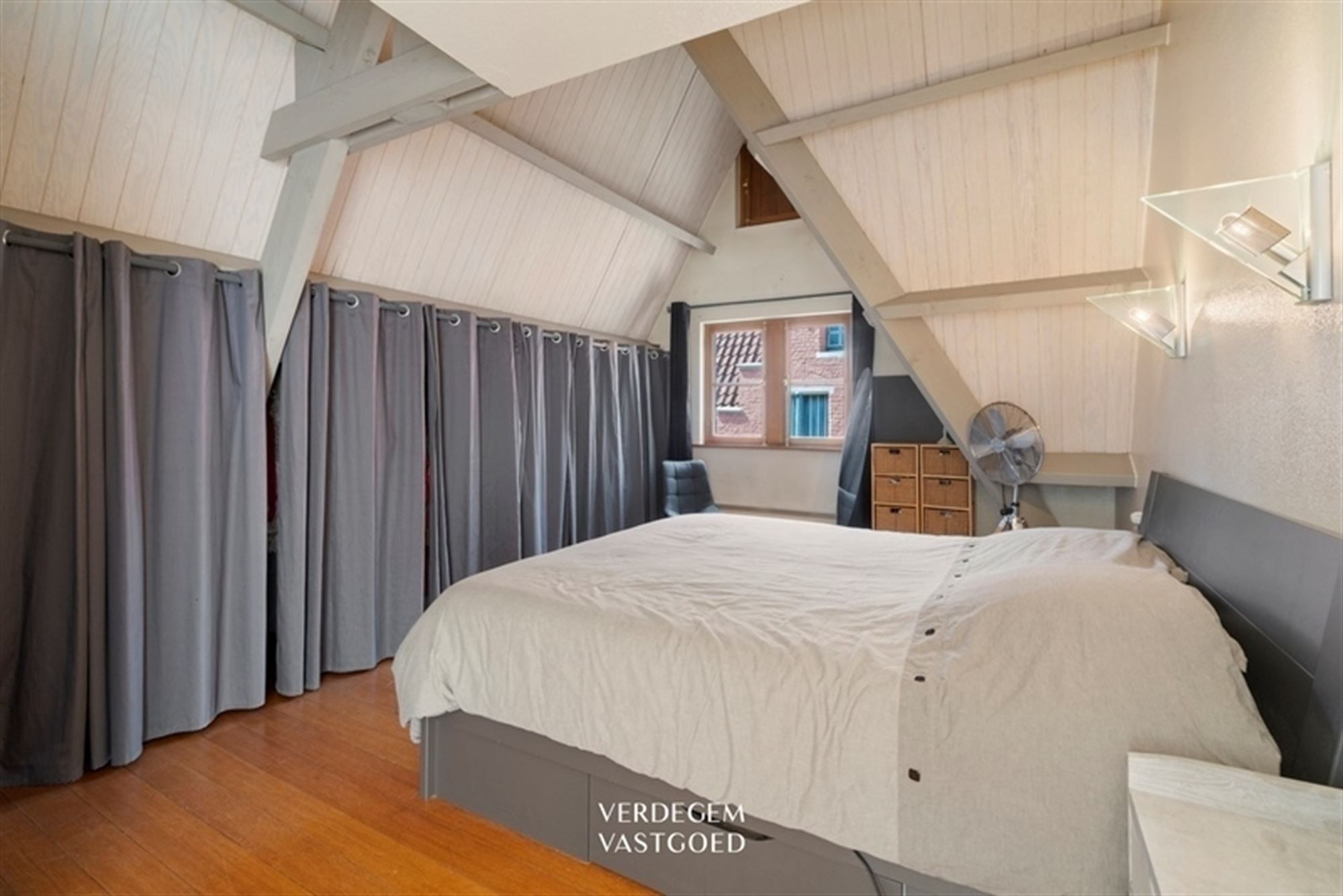 Prachtig historisch pand met handelsruimte en woonst in Patershol foto 12