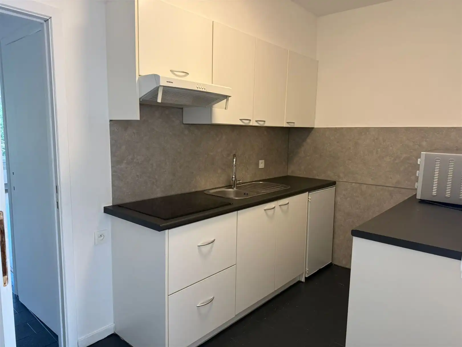 TE HUUR: Vernieuwd appartement met 2 slaapkamers te Beringen! foto 6