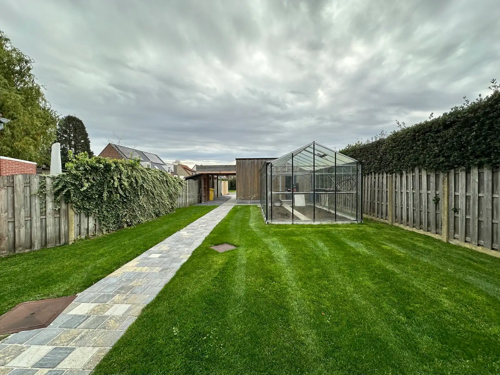 Gerenoveerde instapklare woning met tuin & terras & garages foto 19