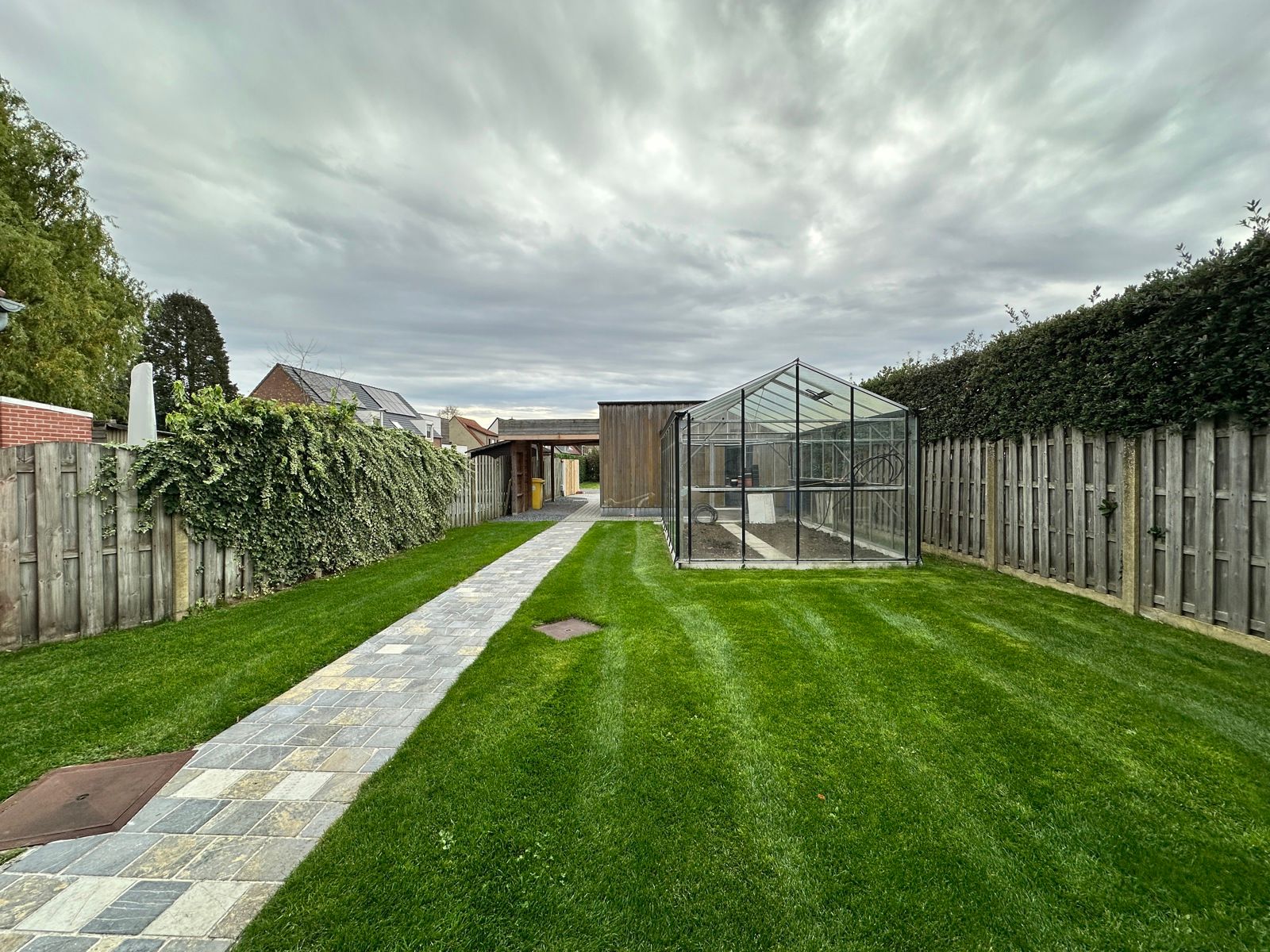 Gerenoveerde instapklare woning met tuin & terras & garages foto 19